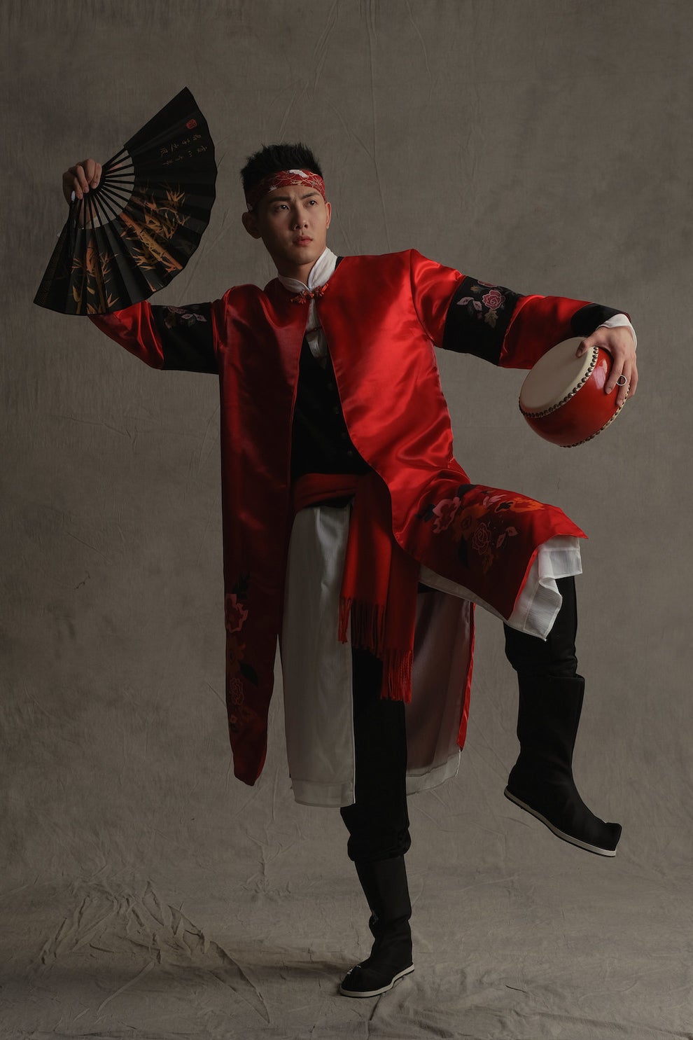 39 Men From 39 Countries In Their National Costumes