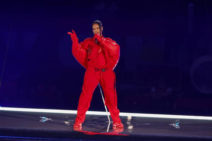Rhianna performs at halftime show with a baby bump