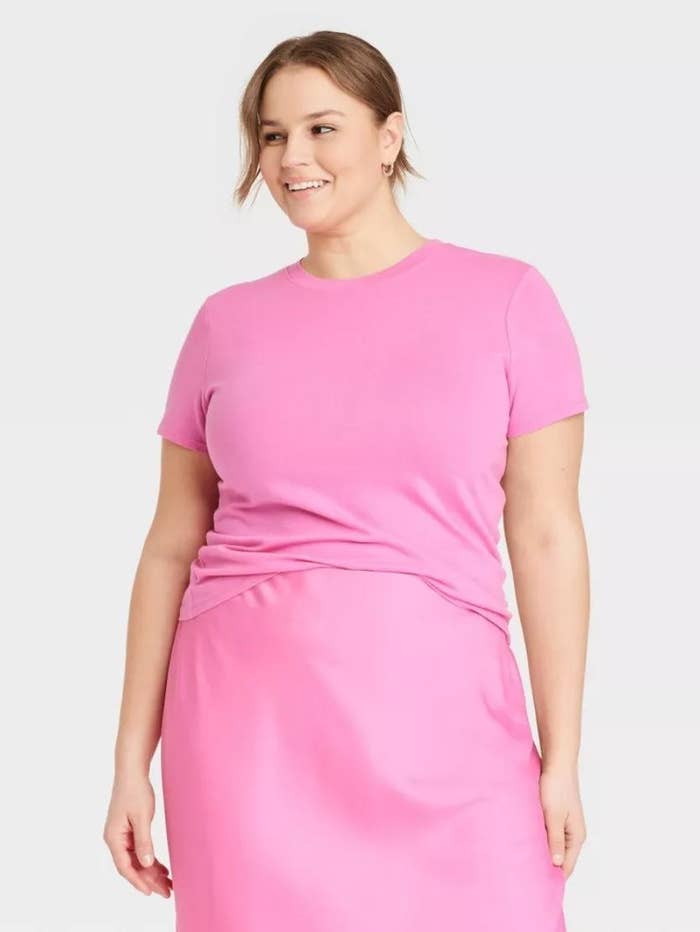 model wearing pink tee shirt
