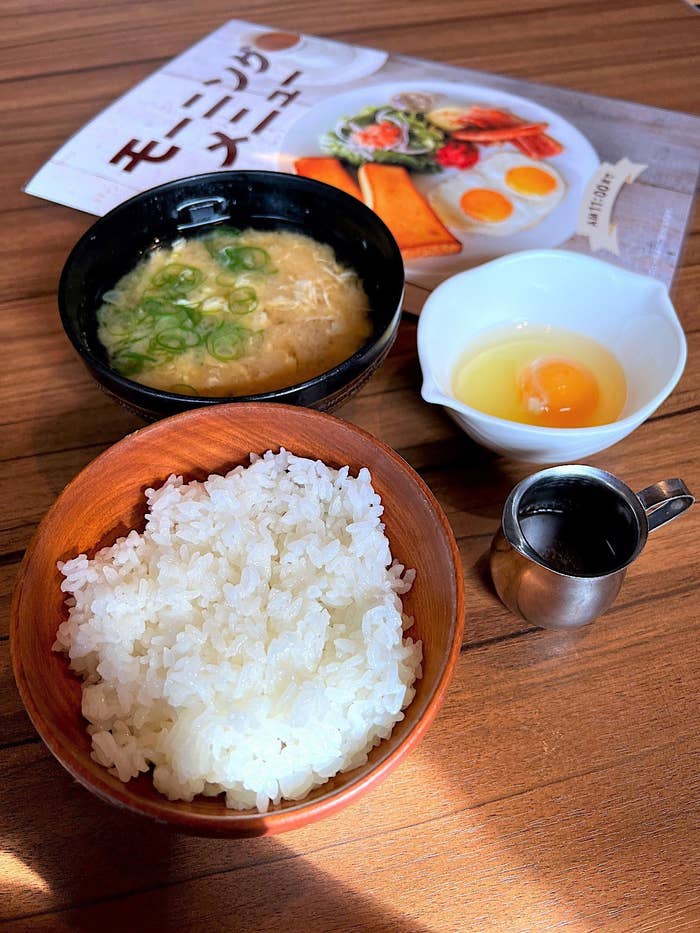 びっくりドンキーのおすすめモーニング「卵かけご飯」