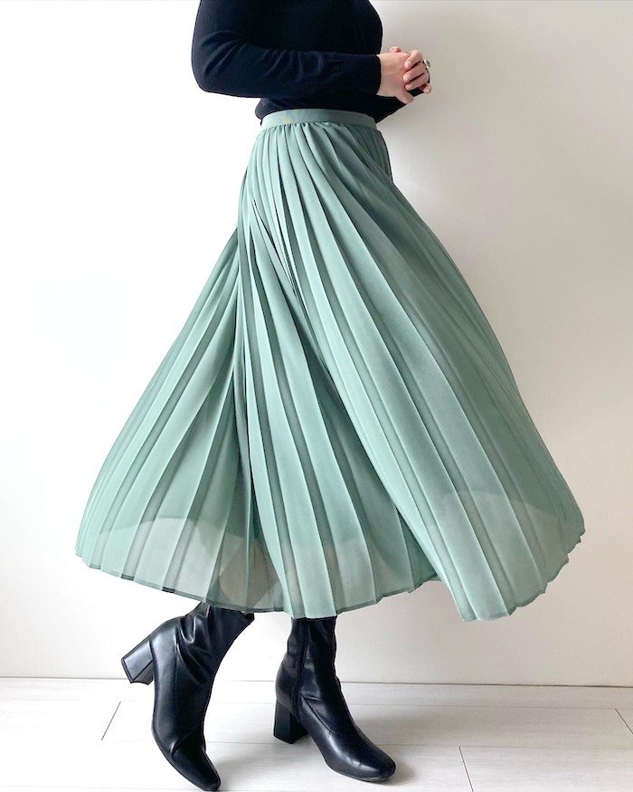 UNIQLO（ユニクロ）の高見えスカート「シフォンプリーツスカート（丈標準78～82cm）」のコーディネート