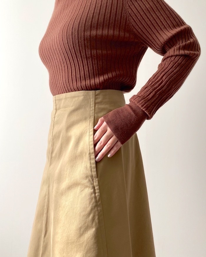 UNIQLO（ユニクロ）の高見えスカート「コットンフレアミディスカート（丈標準75～79cm）」のコーディネート