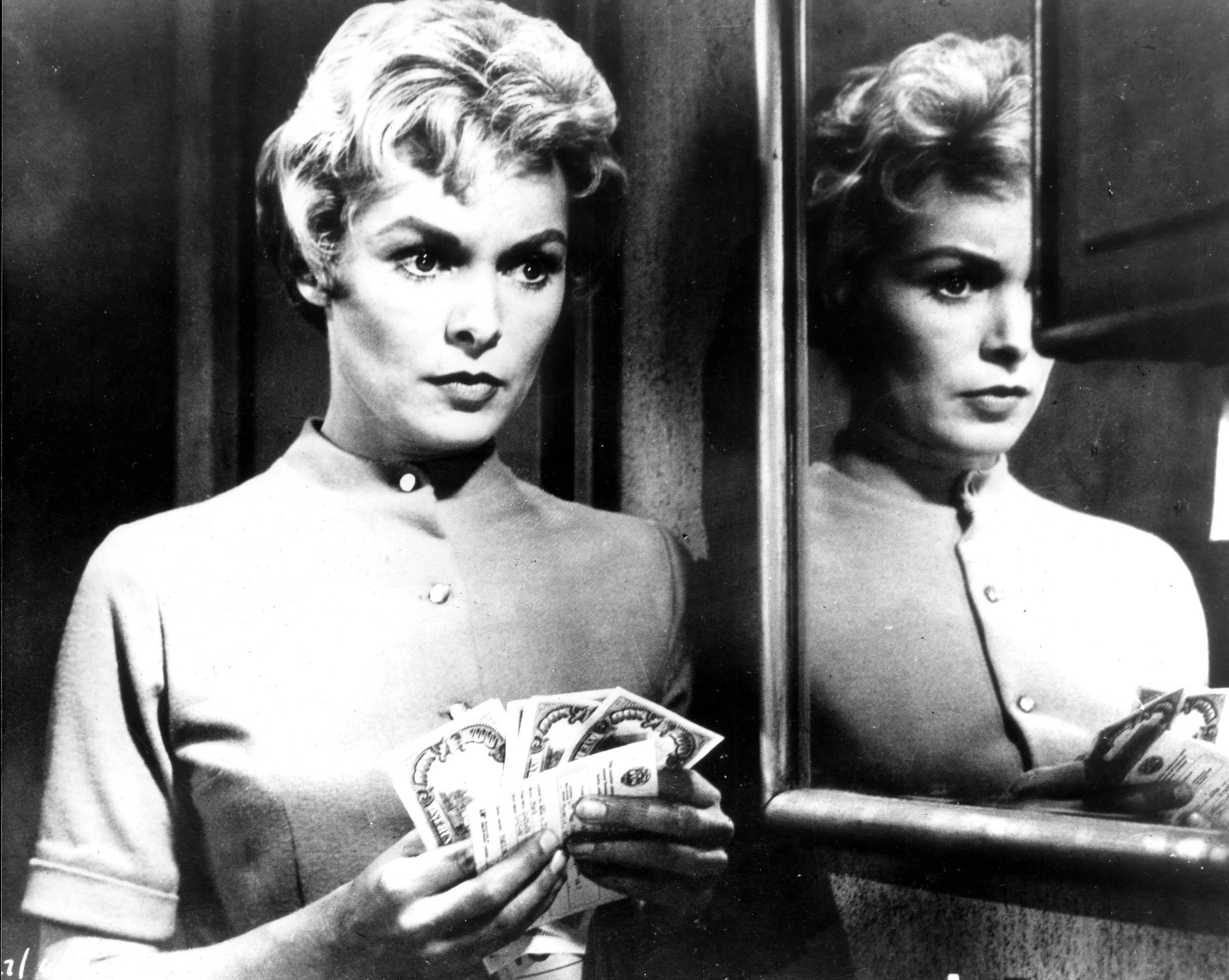 Janet Leigh counts money in a mirror