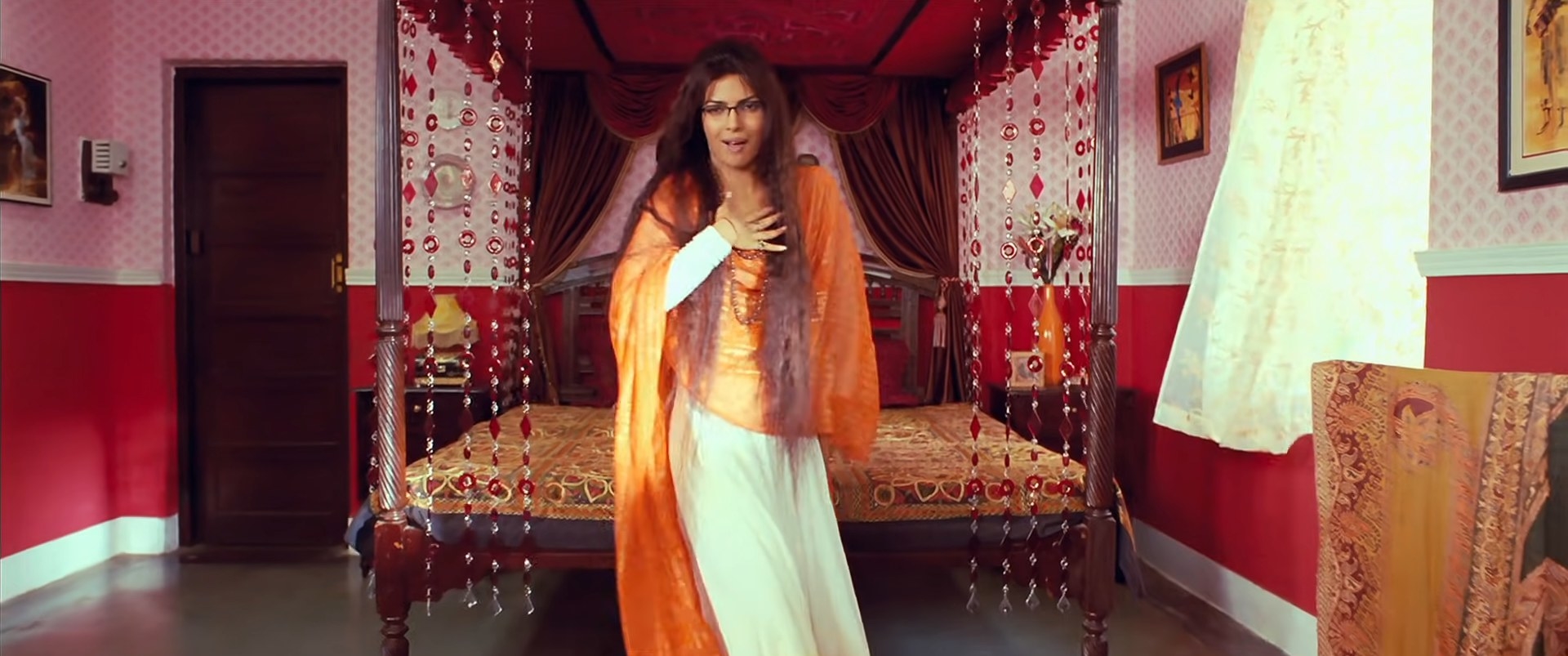 Priyanka Chopra dancing