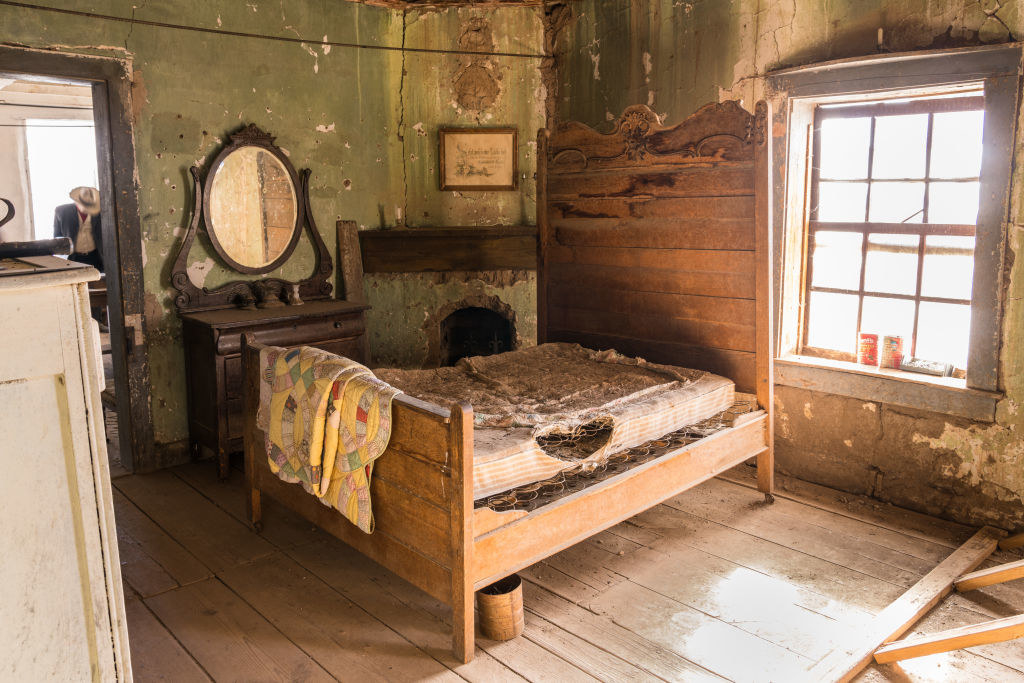 An old bedroom in the Stratford Hotel