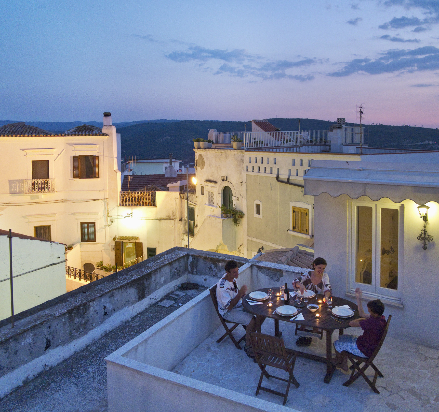 People dining outdoors in Italy