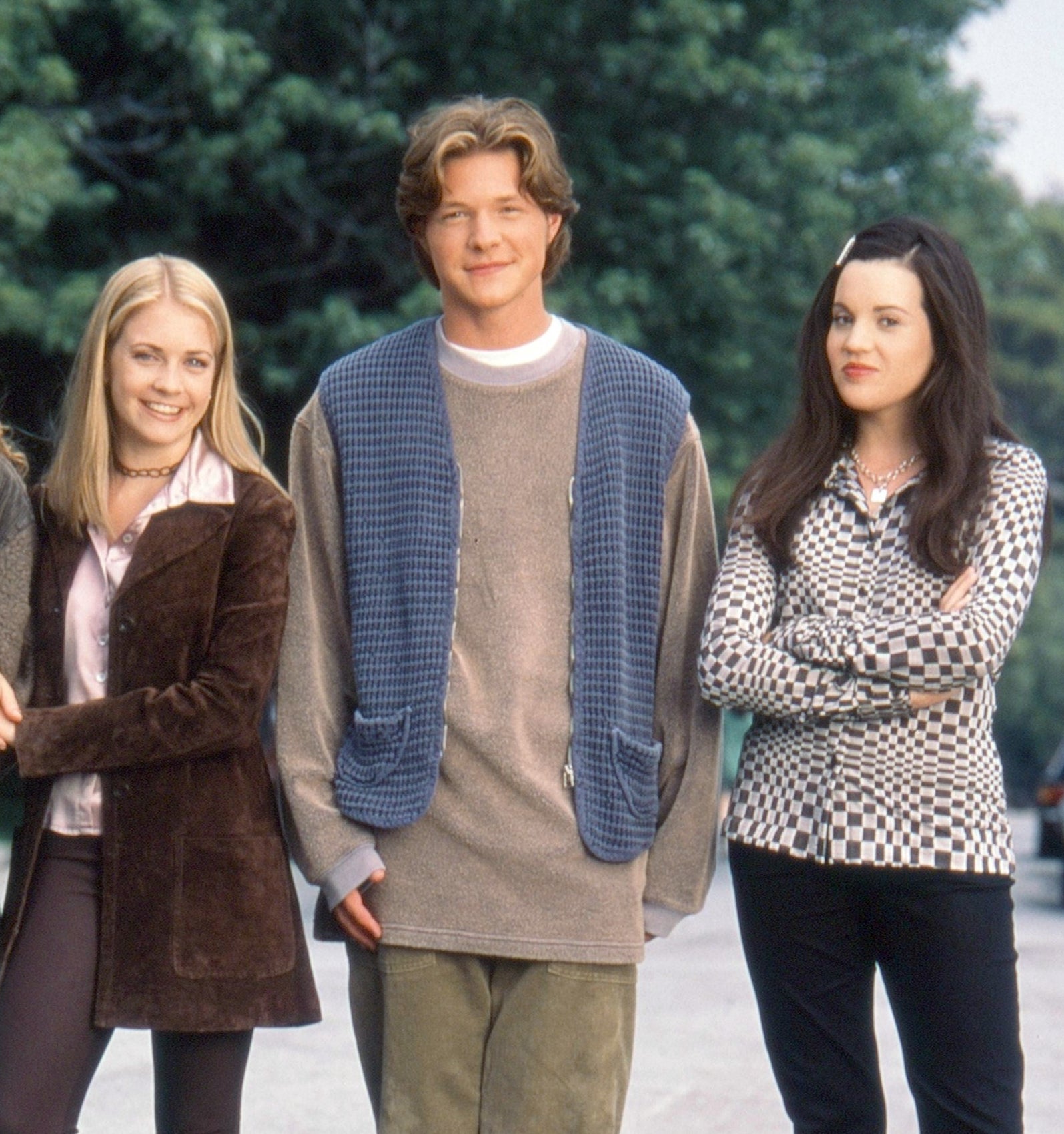 Harvey, played by Nate Richert, stands in between Melissa Joan Hart and Jenna Leigh Green in a throwback photo
