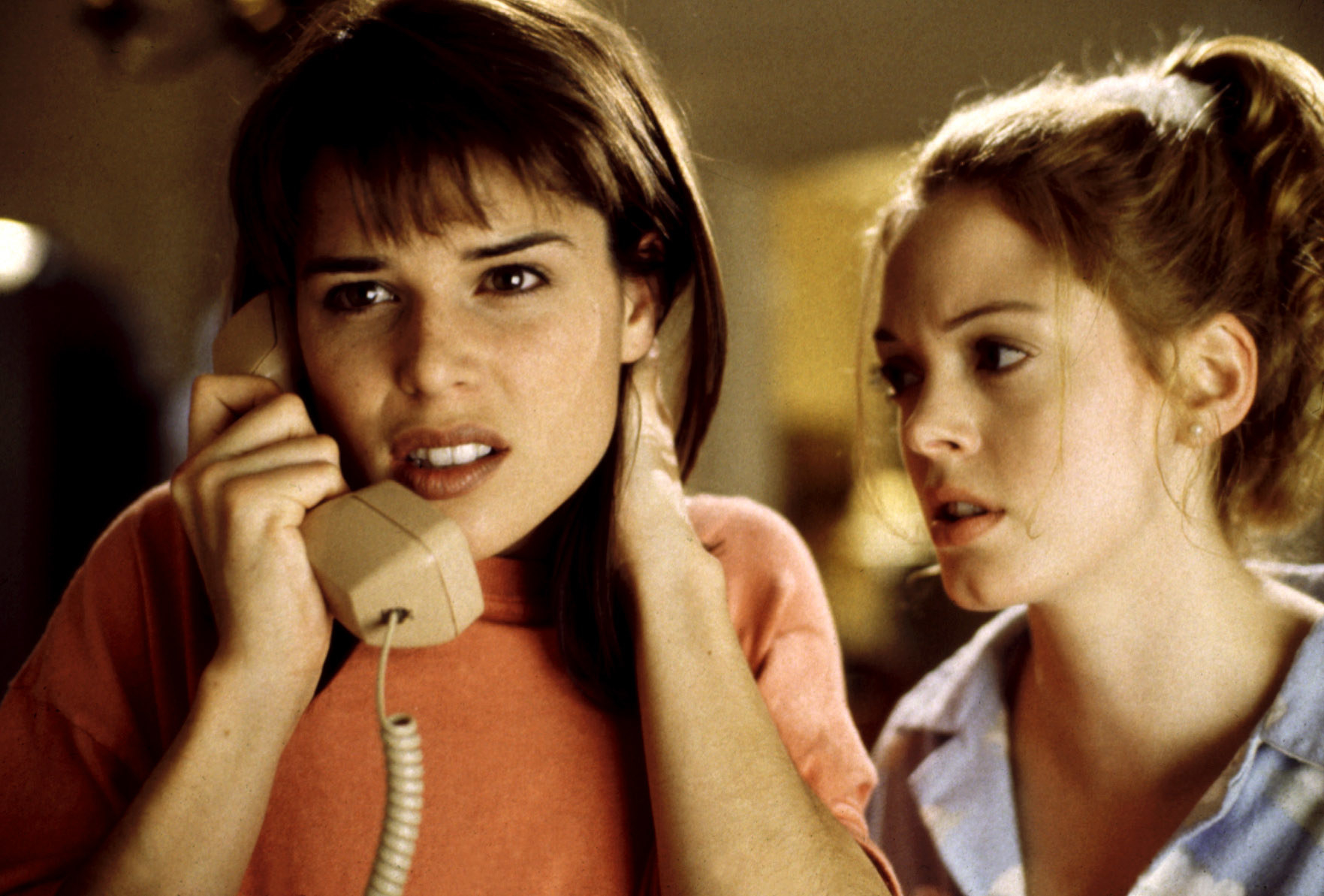 Neve Campbell and Rose McGowan talk on the phone