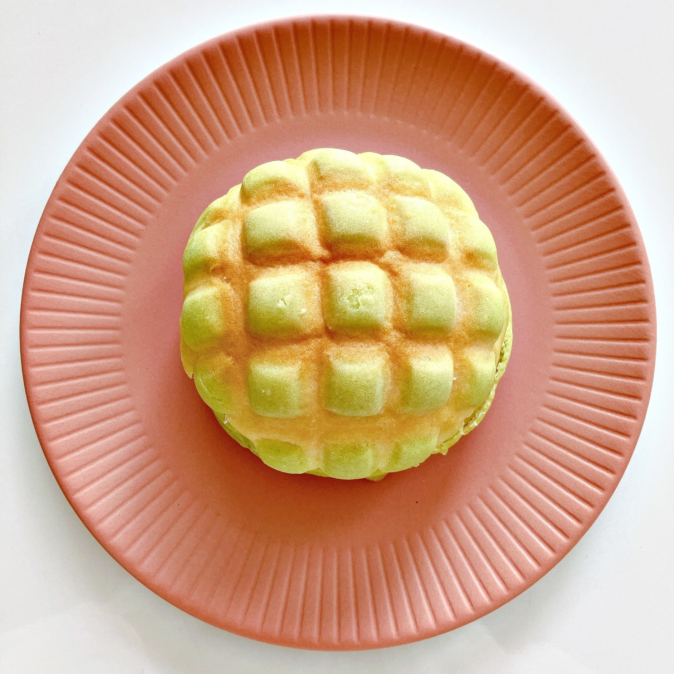 セブン】「最高に美味しい」「何個でも食べられる」ホイップたっぷりの