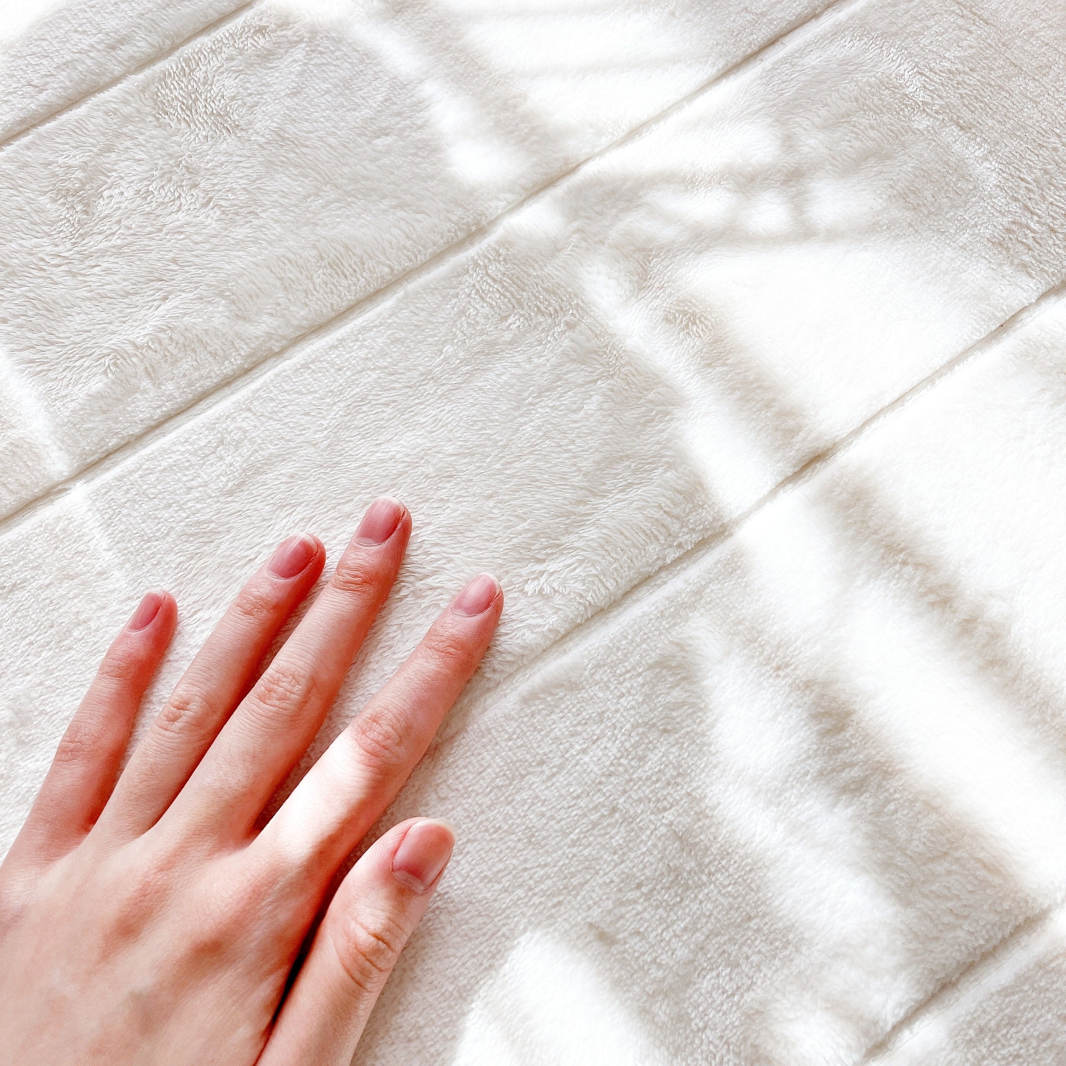 DAISO(ダイソー)のおすすめ日用品「低反発バスマット(40×60cm、ホワイト)」