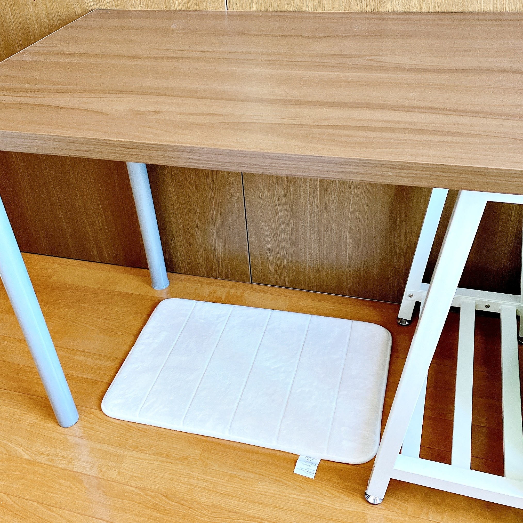 DAISO(ダイソー)のおすすめ日用品「低反発バスマット(40×60cm、ホワイト)」