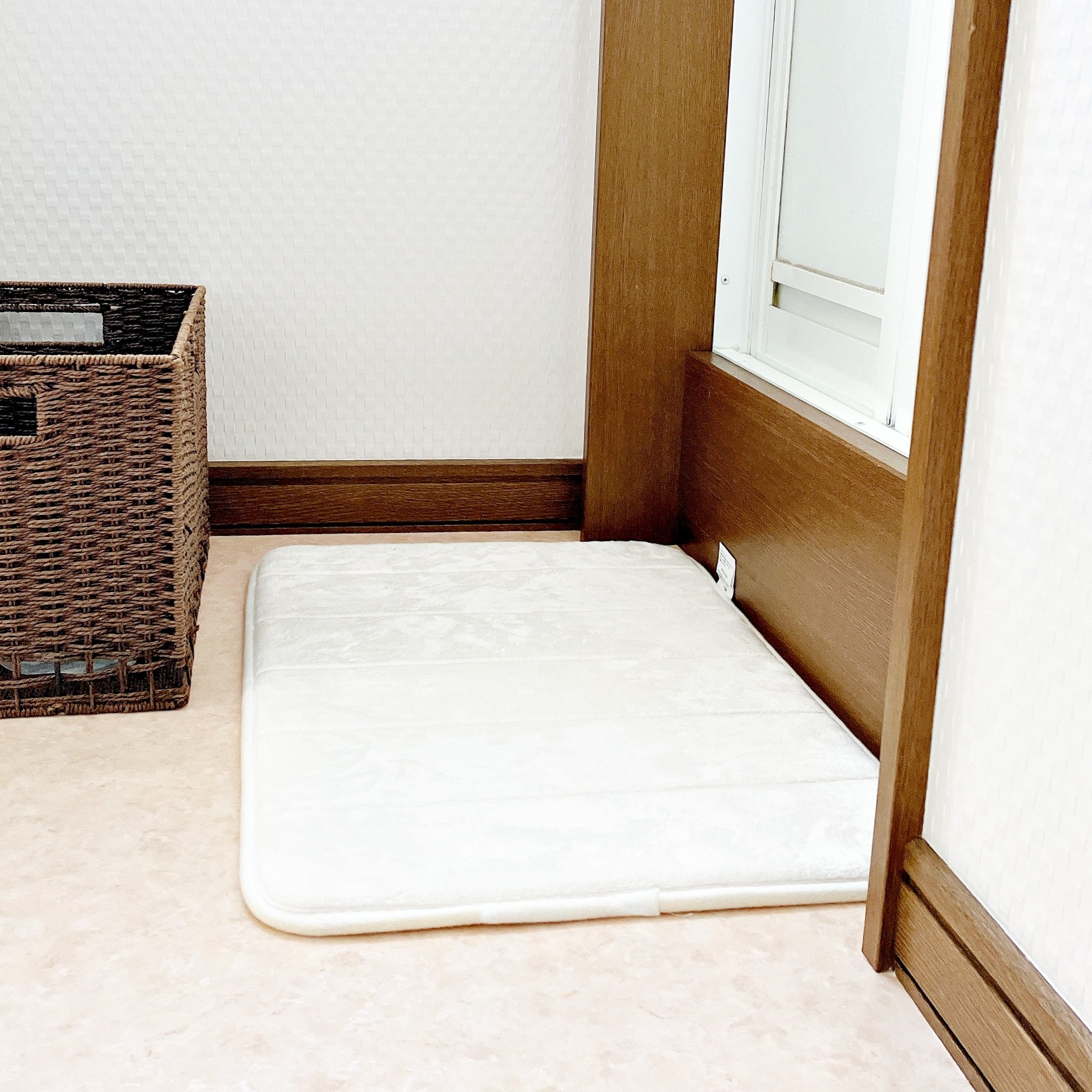 DAISO(ダイソー)のおすすめ日用品「低反発バスマット(40×60cm、ホワイト)」