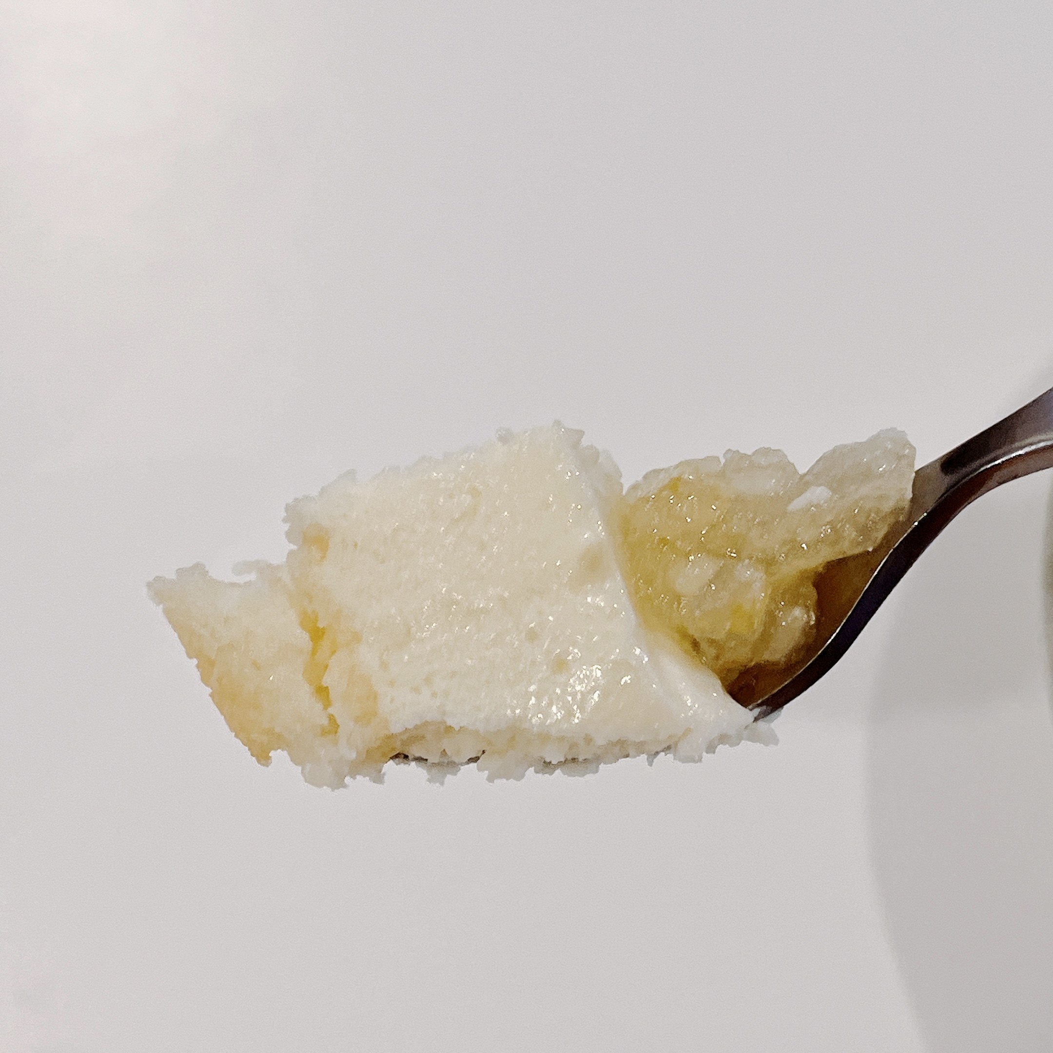 成城石井のおすすめスイーツ「フレッシュ瀬戸内レモンで作ったレアチーズケーキ」