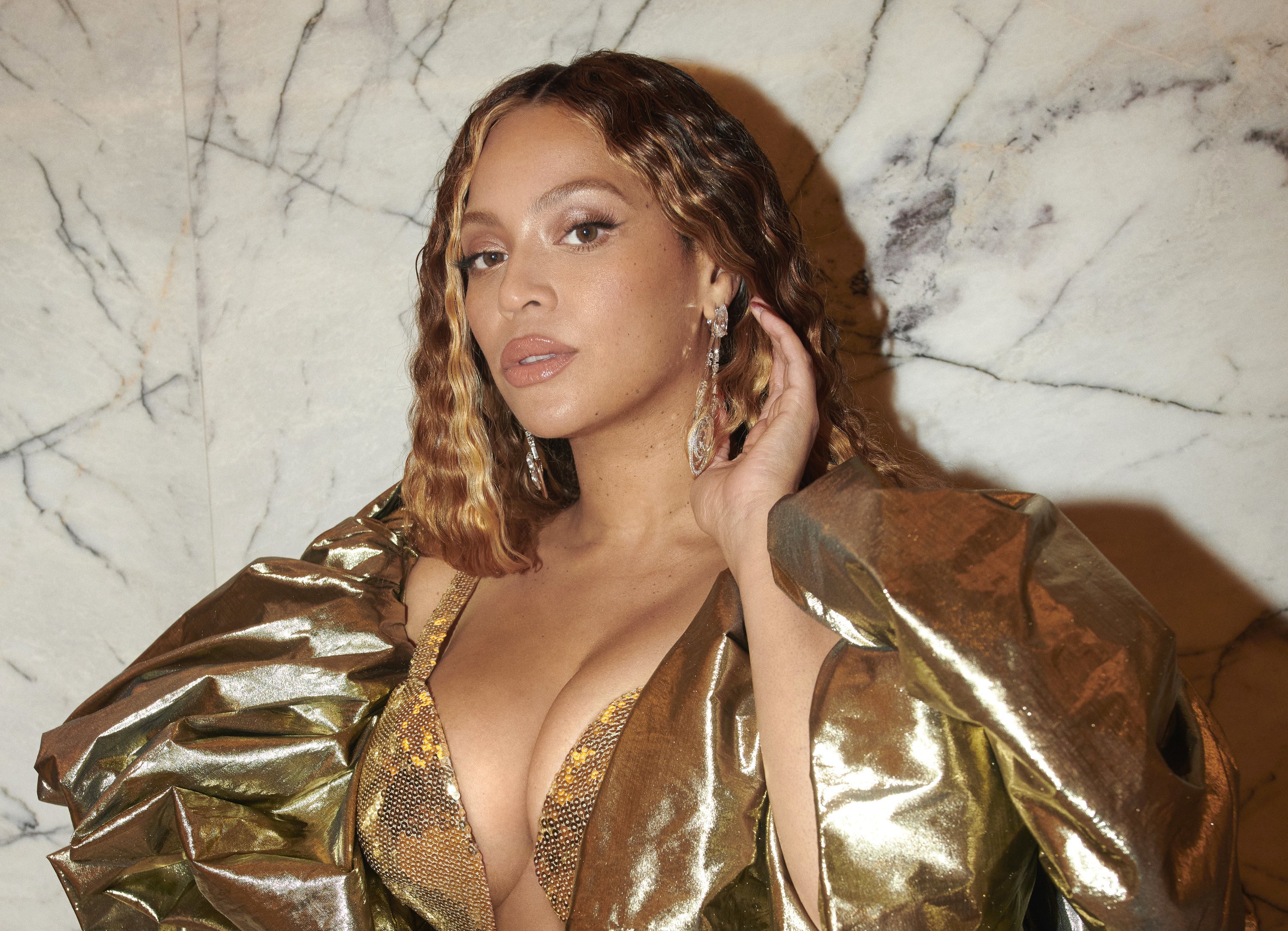beyoncé in a gold gown