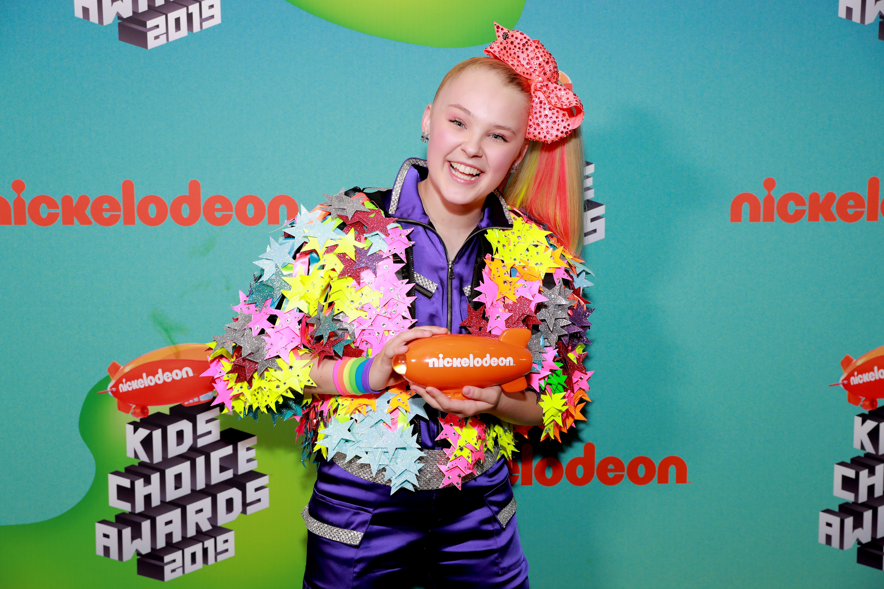 JoJo Siwa Coming Out as Gay Is Great for Kids & Parents – SheKnows