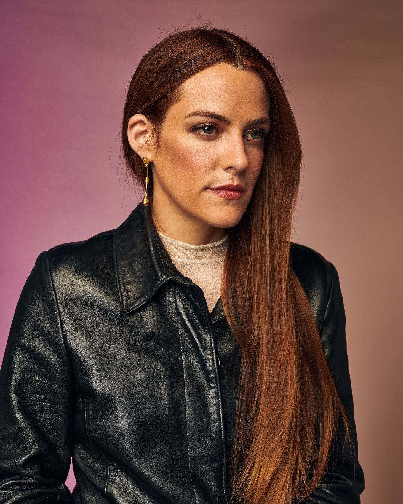 Riley Keough Brings The House Down In The Latest Trailer For 'Daisy Jones &  The Six