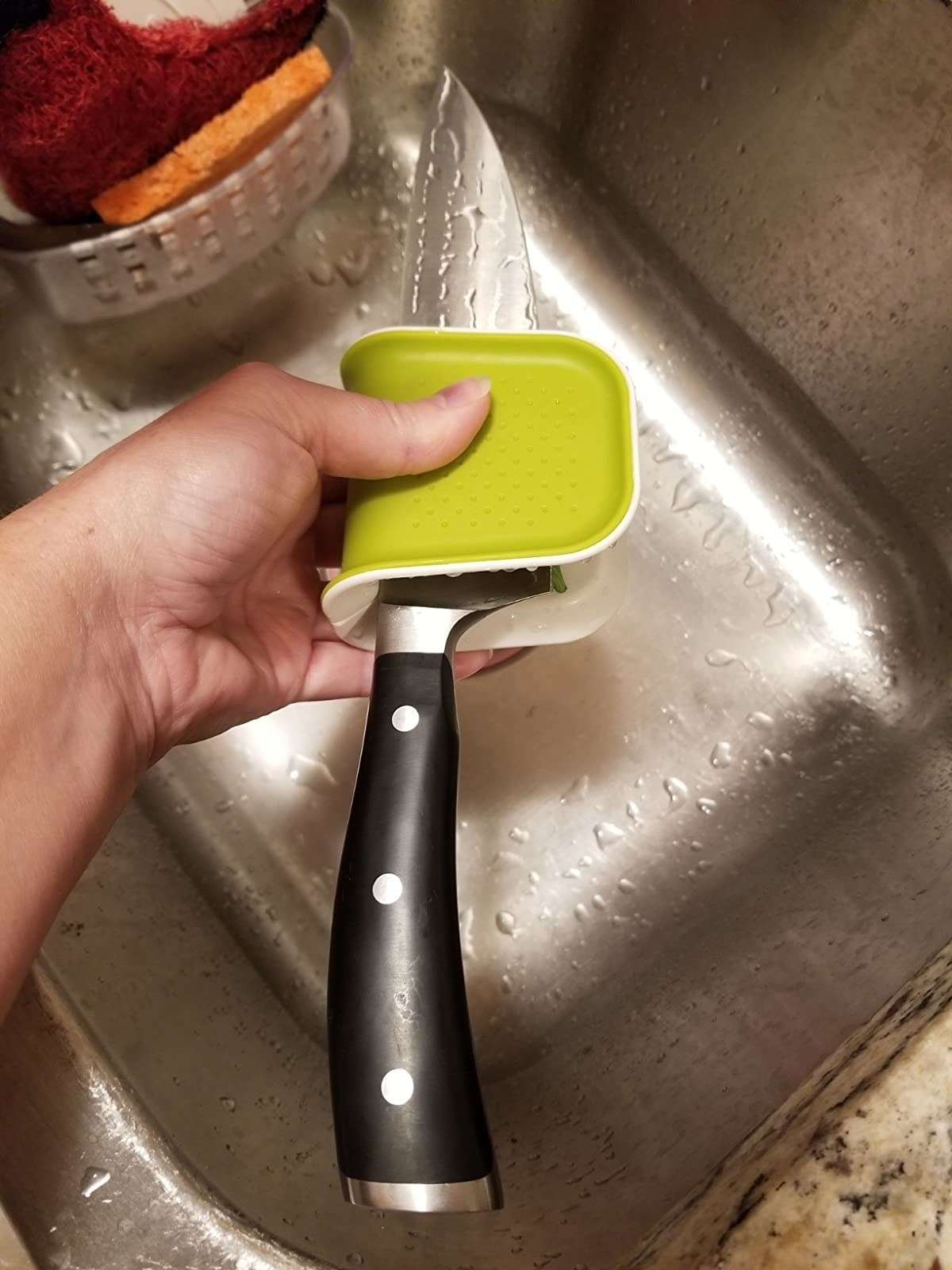 Reviewer using scrubber to clean a knife