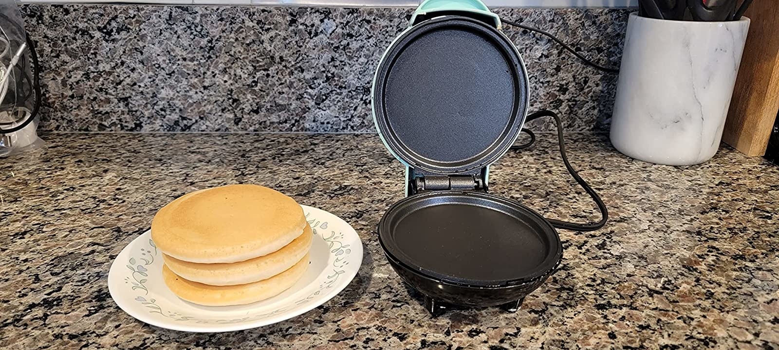 Reviewer image of round griddle and a plate of pancakes