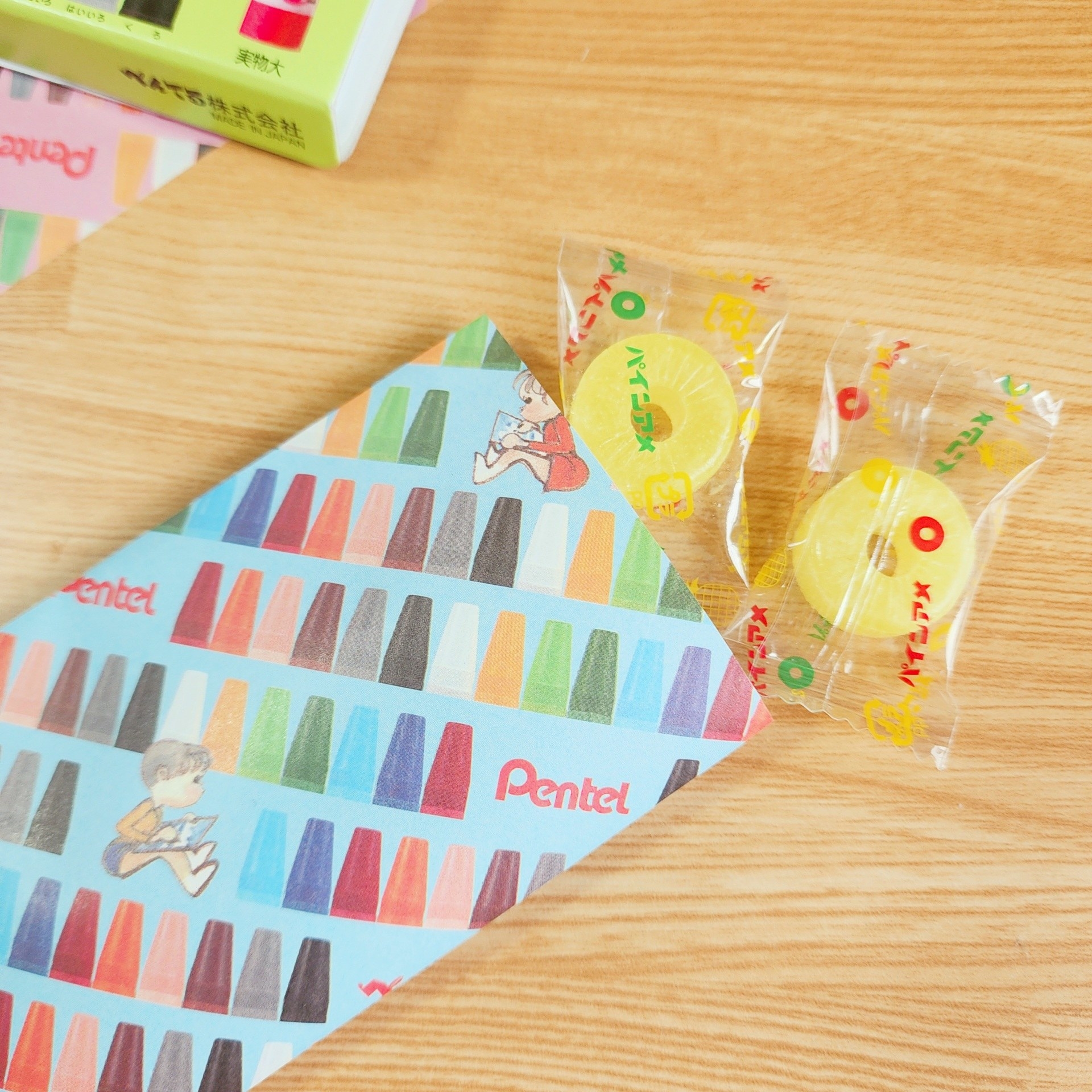 DAISO(ダイソー)のおすすめ文具「デザインペーパー(ぺんてるくれよん柄)(マジックインキ柄)」