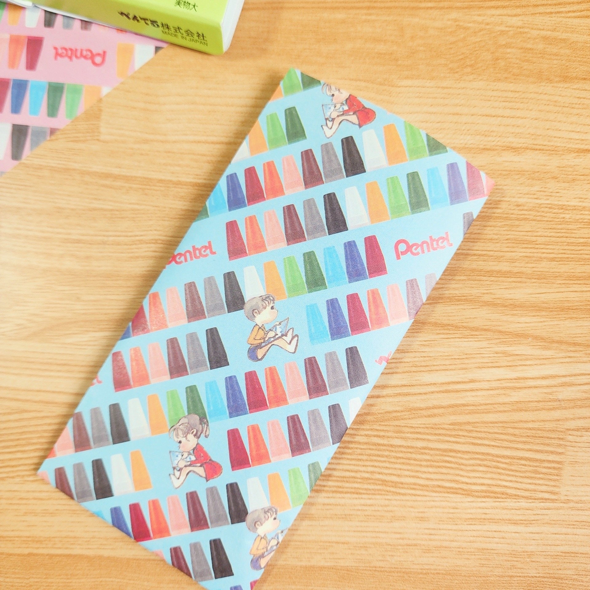 DAISO(ダイソー)のおすすめ文具「デザインペーパー(ぺんてるくれよん柄)(マジックインキ柄)」