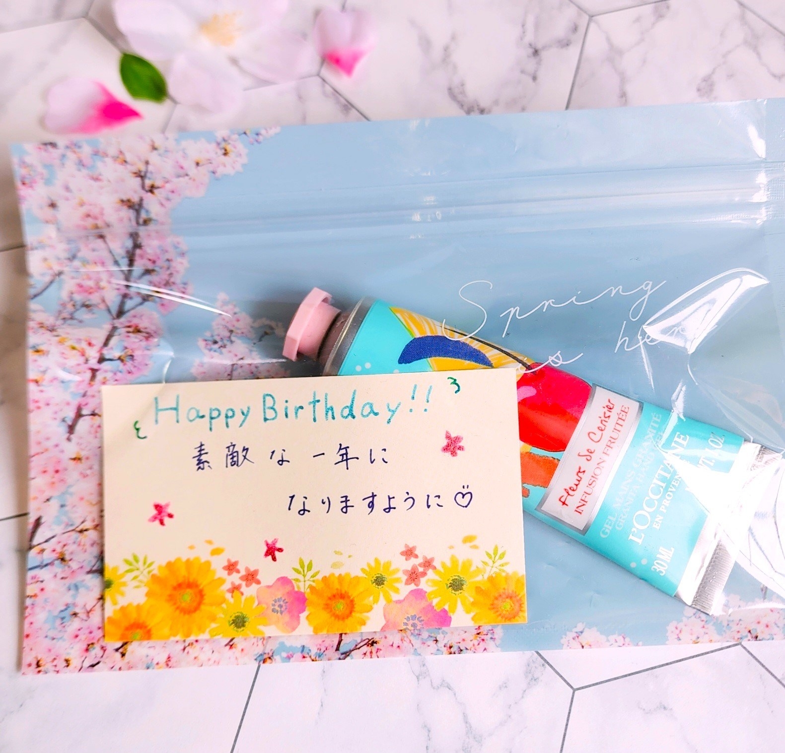 DAISO(ダイソー)のおすすめ雑貨「ジップバッグ(さくらフォト風、5枚、12cm×17cm)」