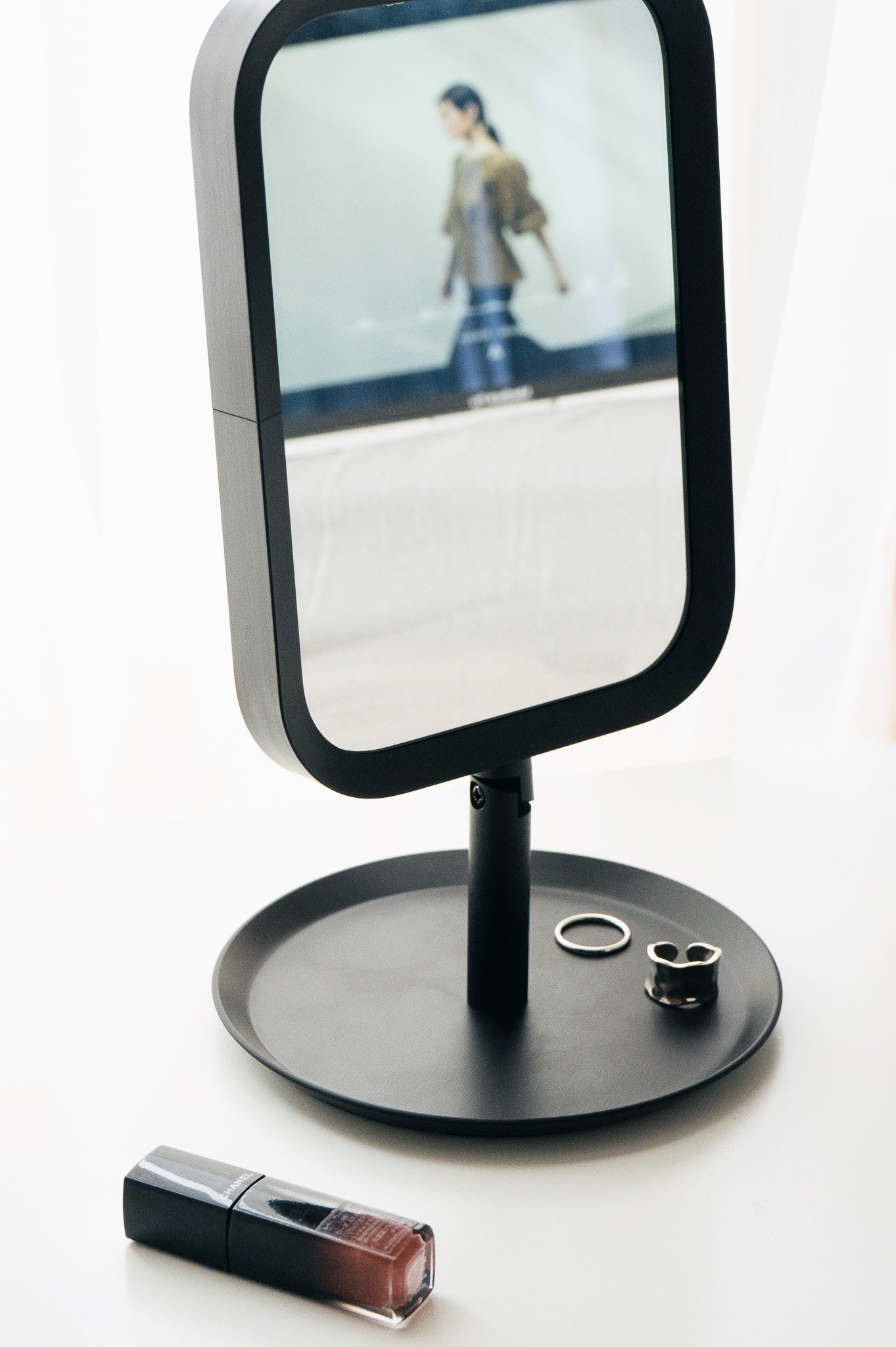 イケアのオススメのグッズ「LINDBYN リンドビーン テーブルミラー」