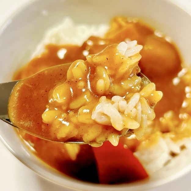 FamilyMart(ファミリーマート)のオススメのチルド総菜「ごはんにちょいかけ!やみつきになる?カレー」