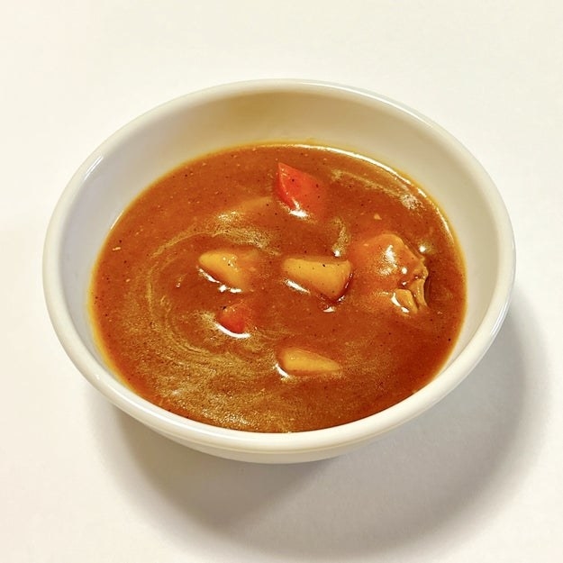 FamilyMart(ファミリーマート)のオススメのチルド総菜「ごはんにちょいかけ!やみつきになる?カレー」