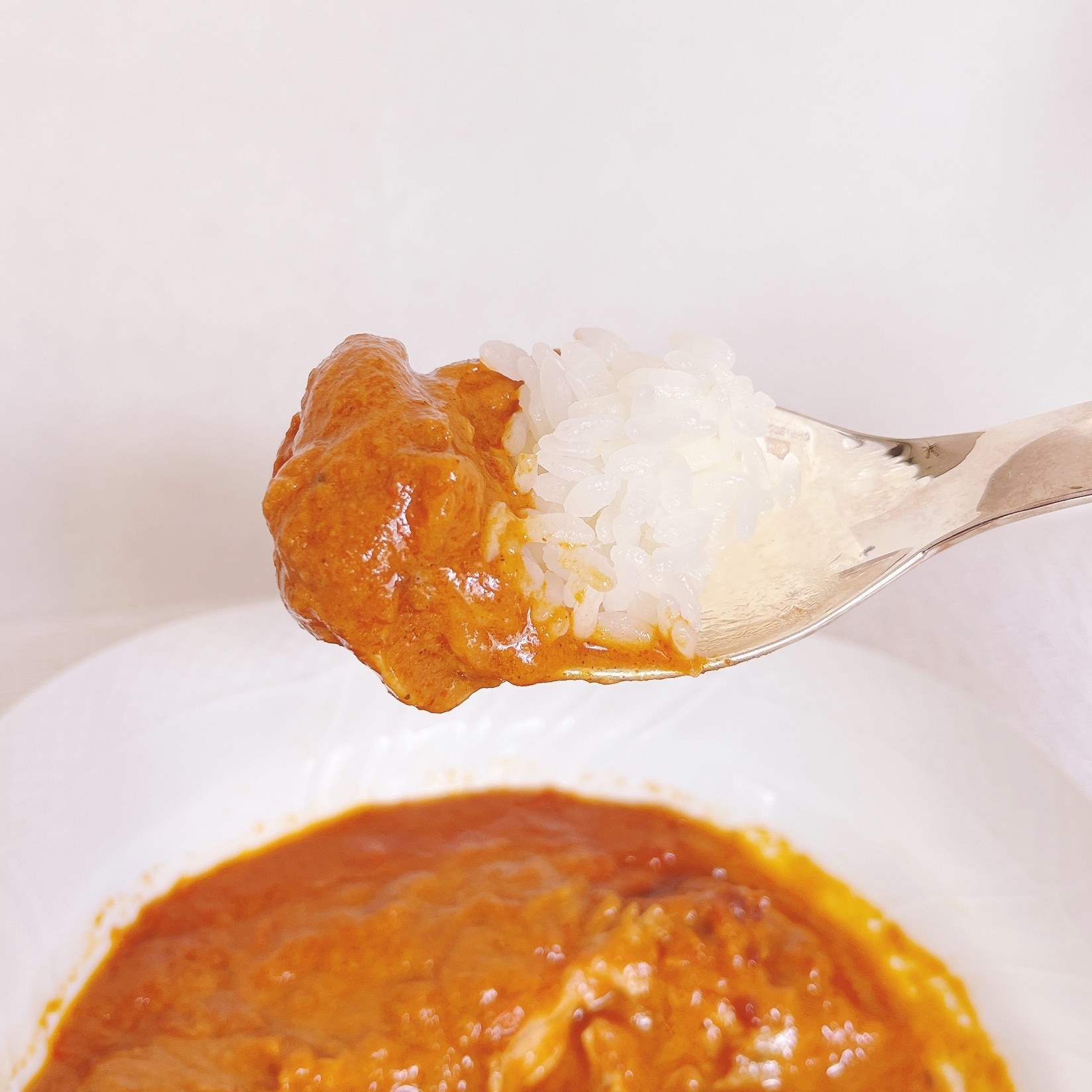 成城石井のおすすめレトルト食品「骨付き肉を煮込んだ旨味たっぷり バターチキンカレー」