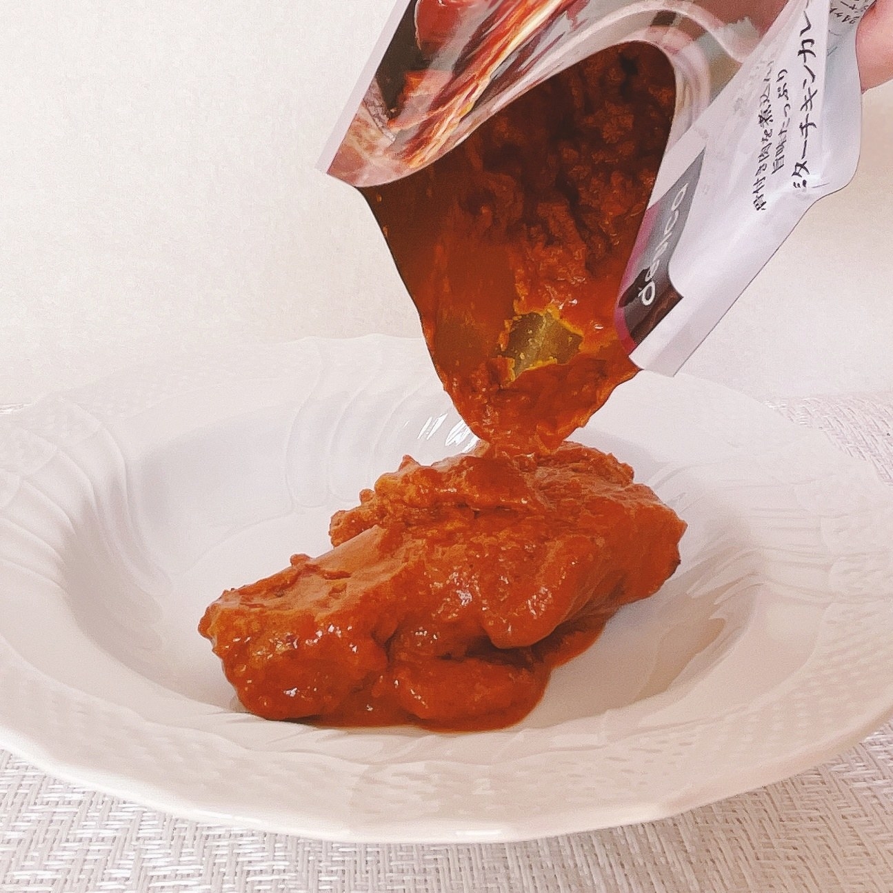 成城石井のおすすめレトルト食品「骨付き肉を煮込んだ旨味たっぷり バターチキンカレー」