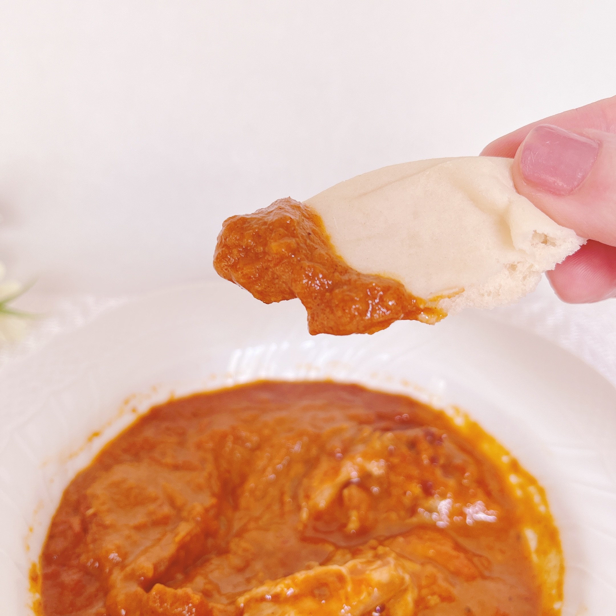 成城石井のおすすめレトルト食品「骨付き肉を煮込んだ旨味たっぷり バターチキンカレー」