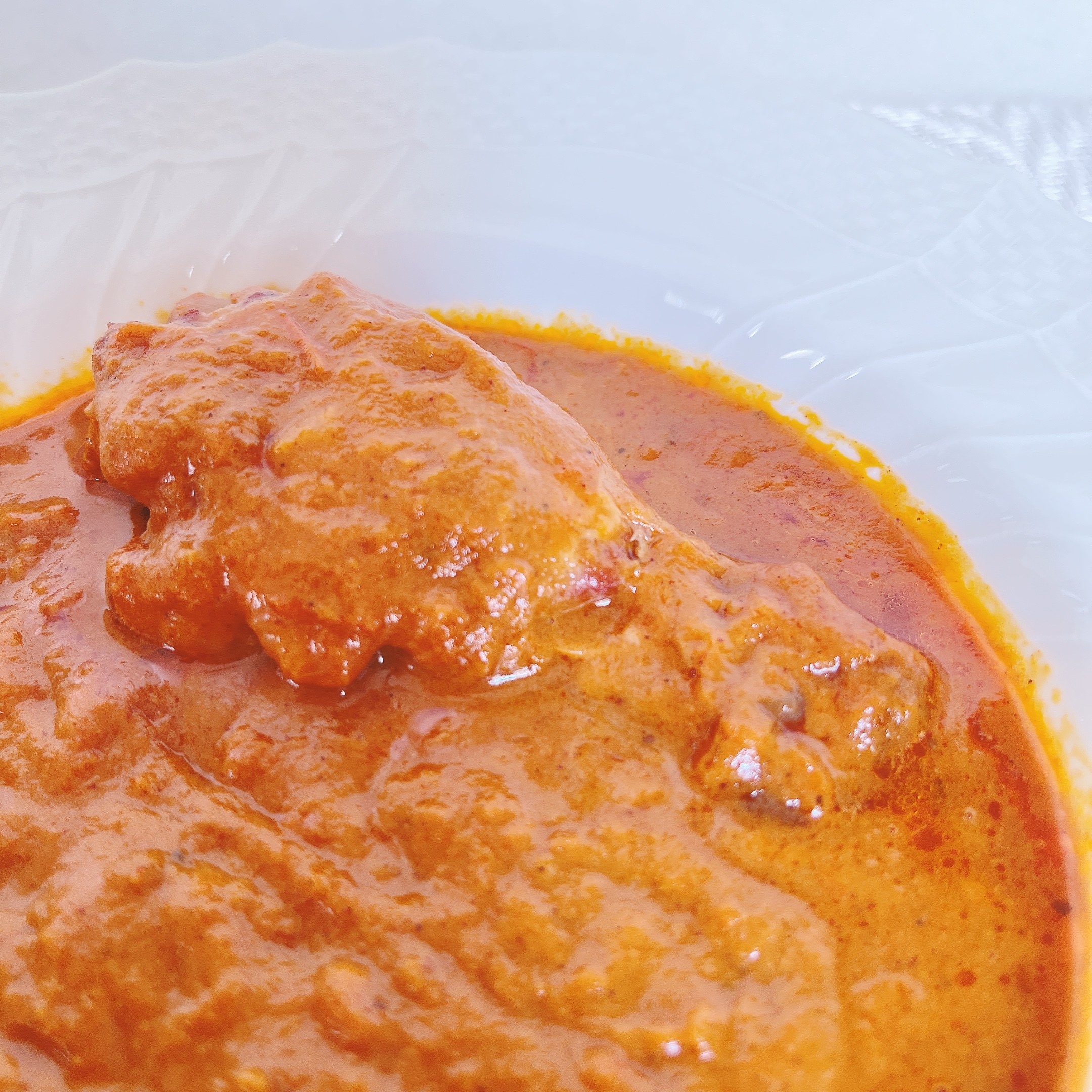 成城石井のおすすめレトルト食品「骨付き肉を煮込んだ旨味たっぷり バターチキンカレー」