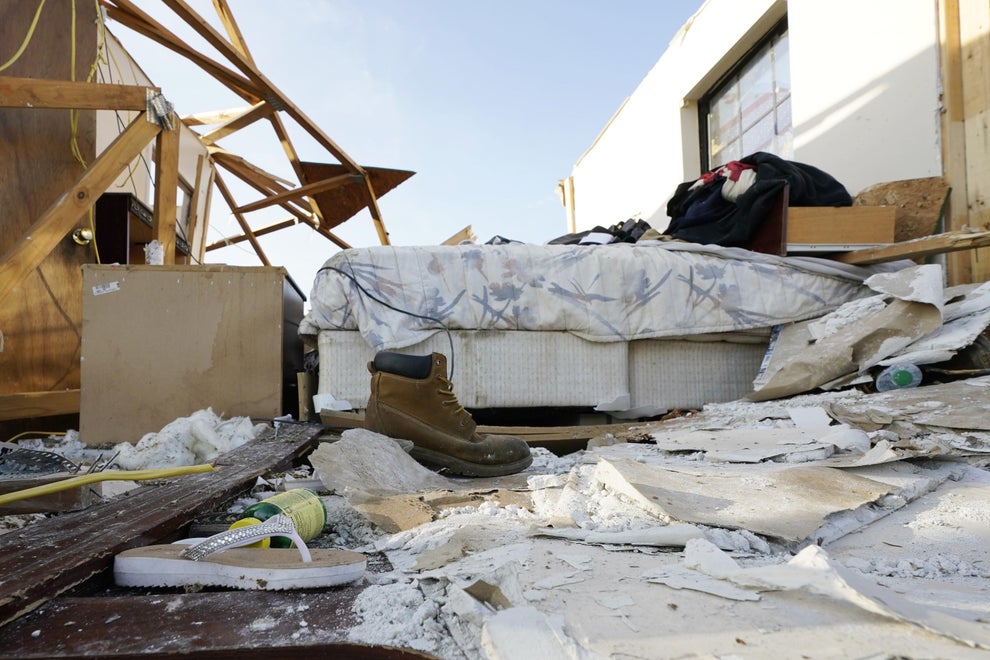 39 Surreal Photos Of Mississippi's Devastating Tornado