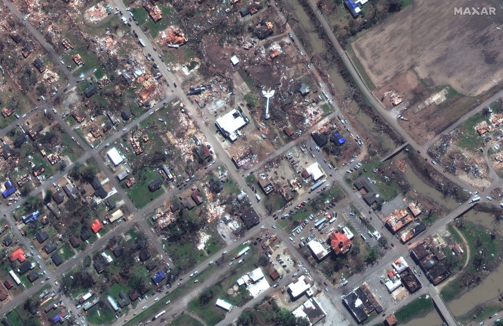 39 Surreal Photos Of Mississippi's Devastating Tornado