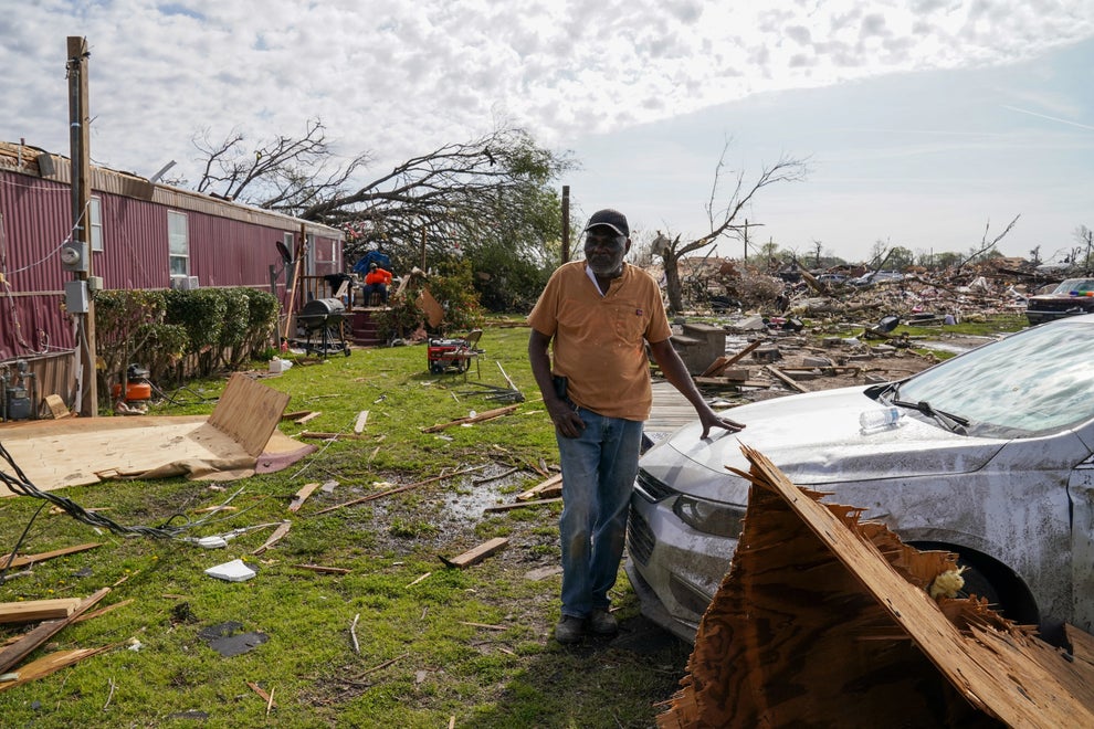 39 Surreal Photos Of Mississippi's Devastating Tornado