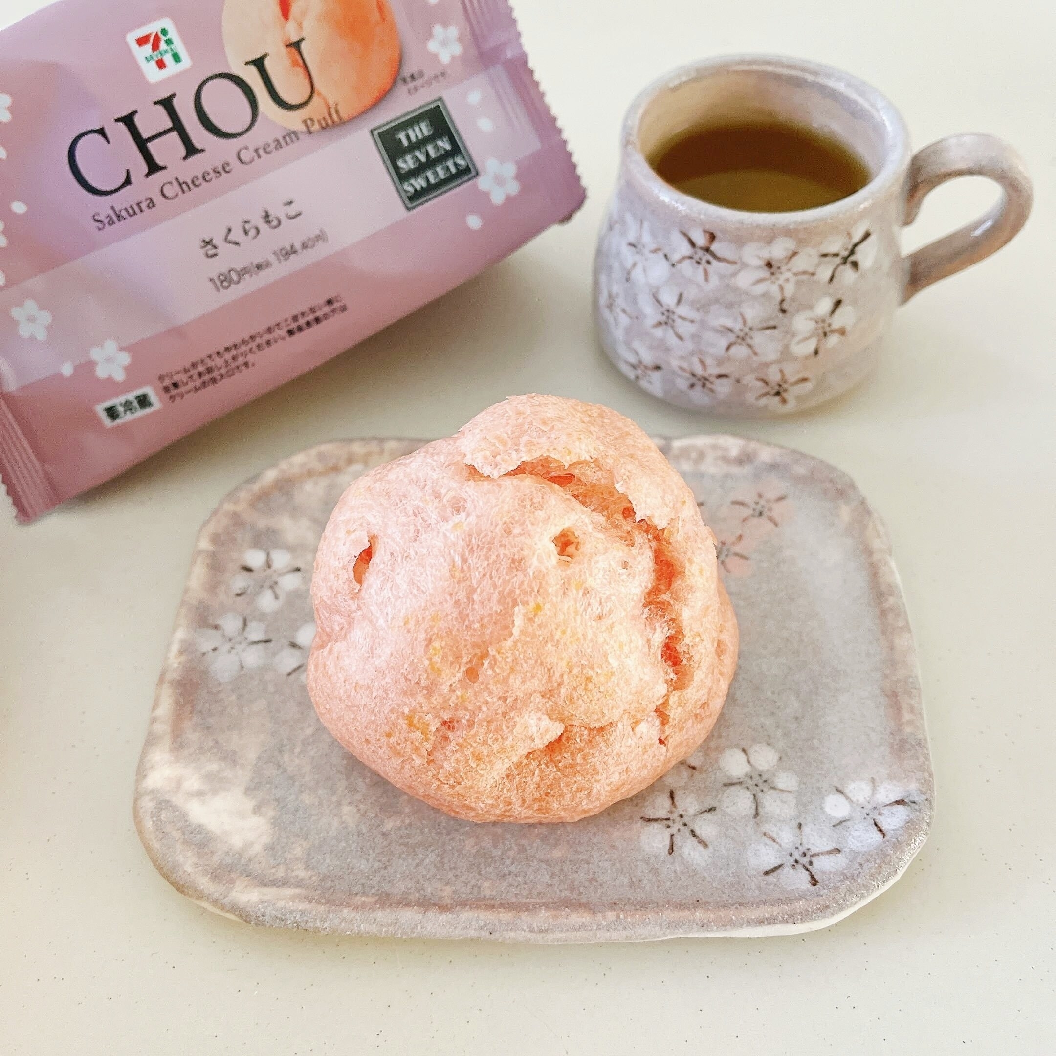 セブン-イレブンのおすすめのスイーツ「さくらもこ」