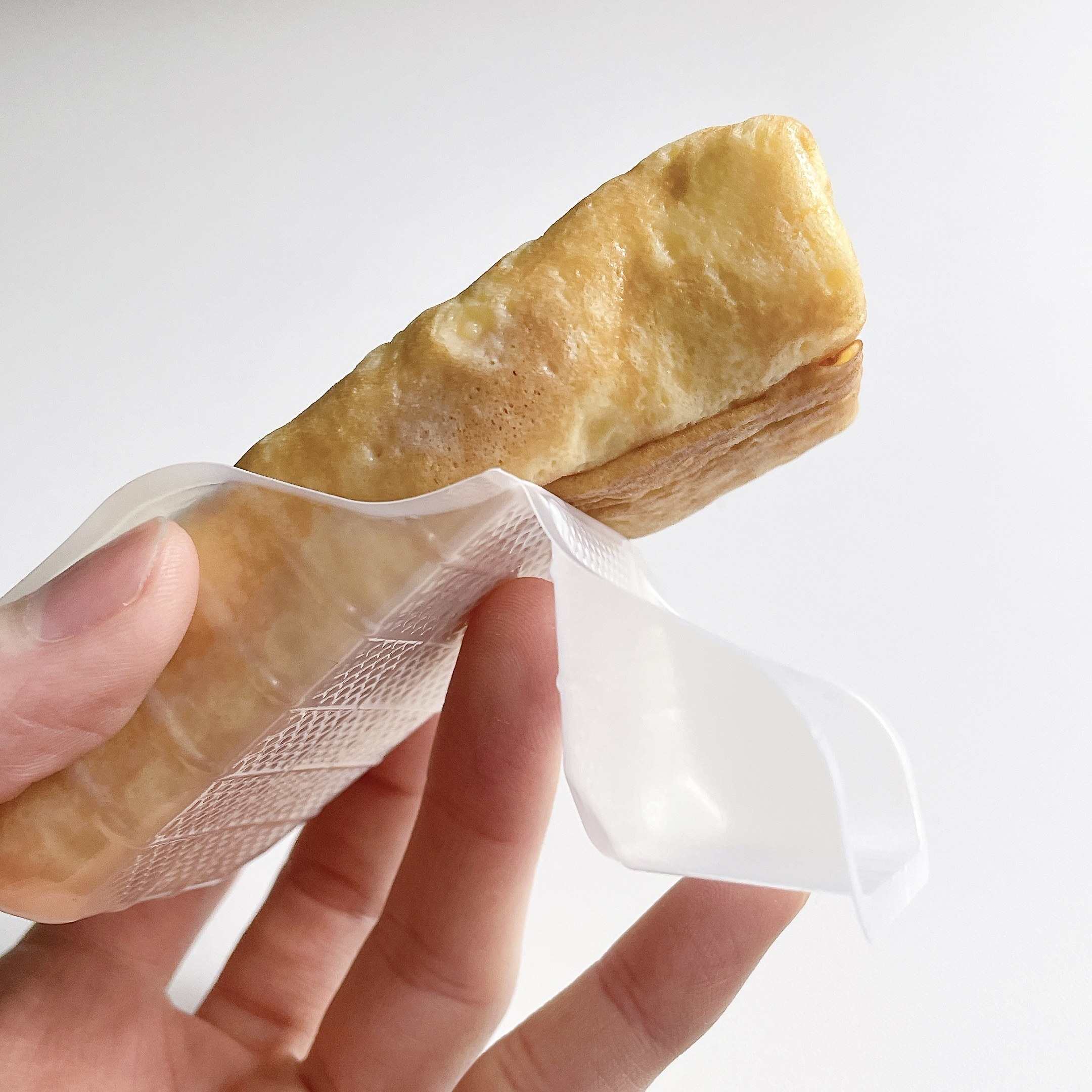 FamilyMart(ファミリーマート)のおすすめのスイーツ「ファミマ・ザ・クレープ いちご」