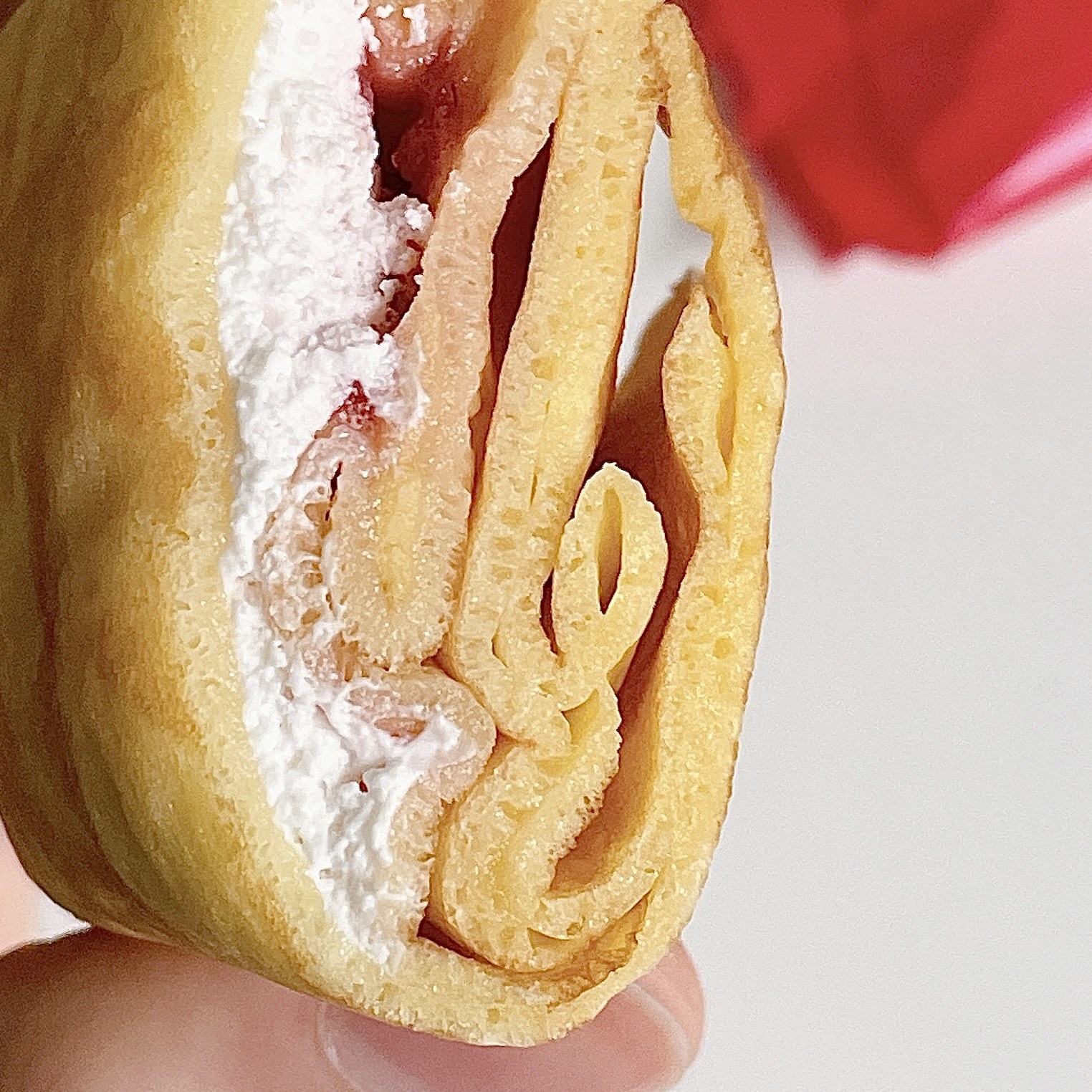 FamilyMart(ファミリーマート)のおすすめのスイーツ「ファミマ・ザ・クレープ いちご」