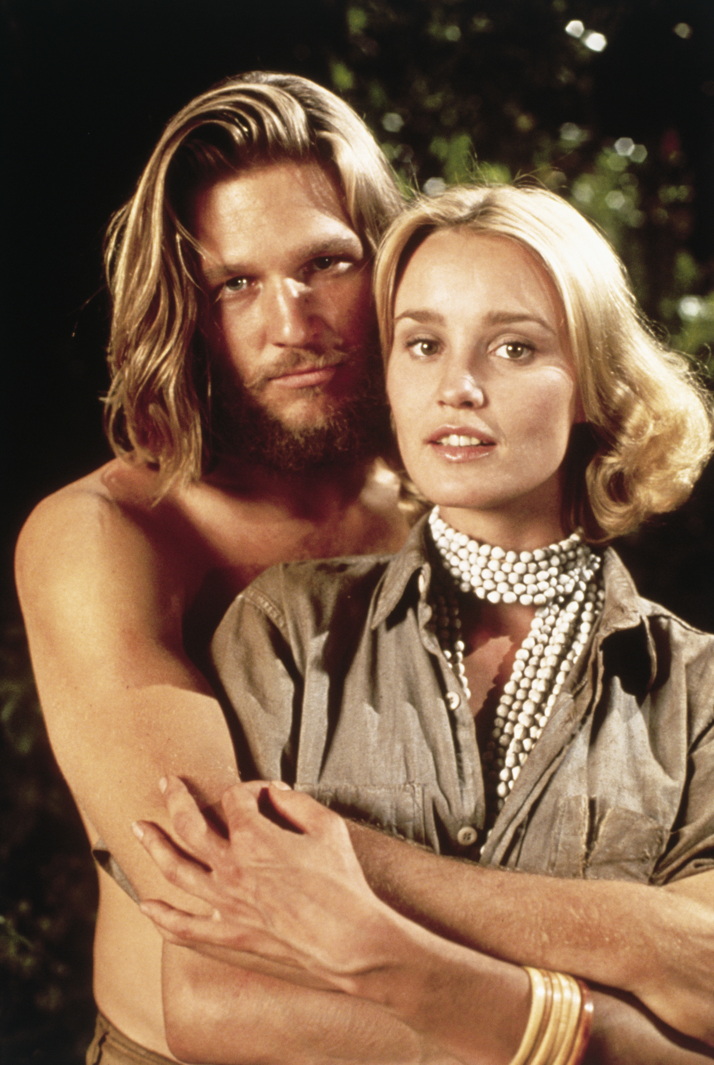 Jeff Bridges and Jessica embracing in the movie