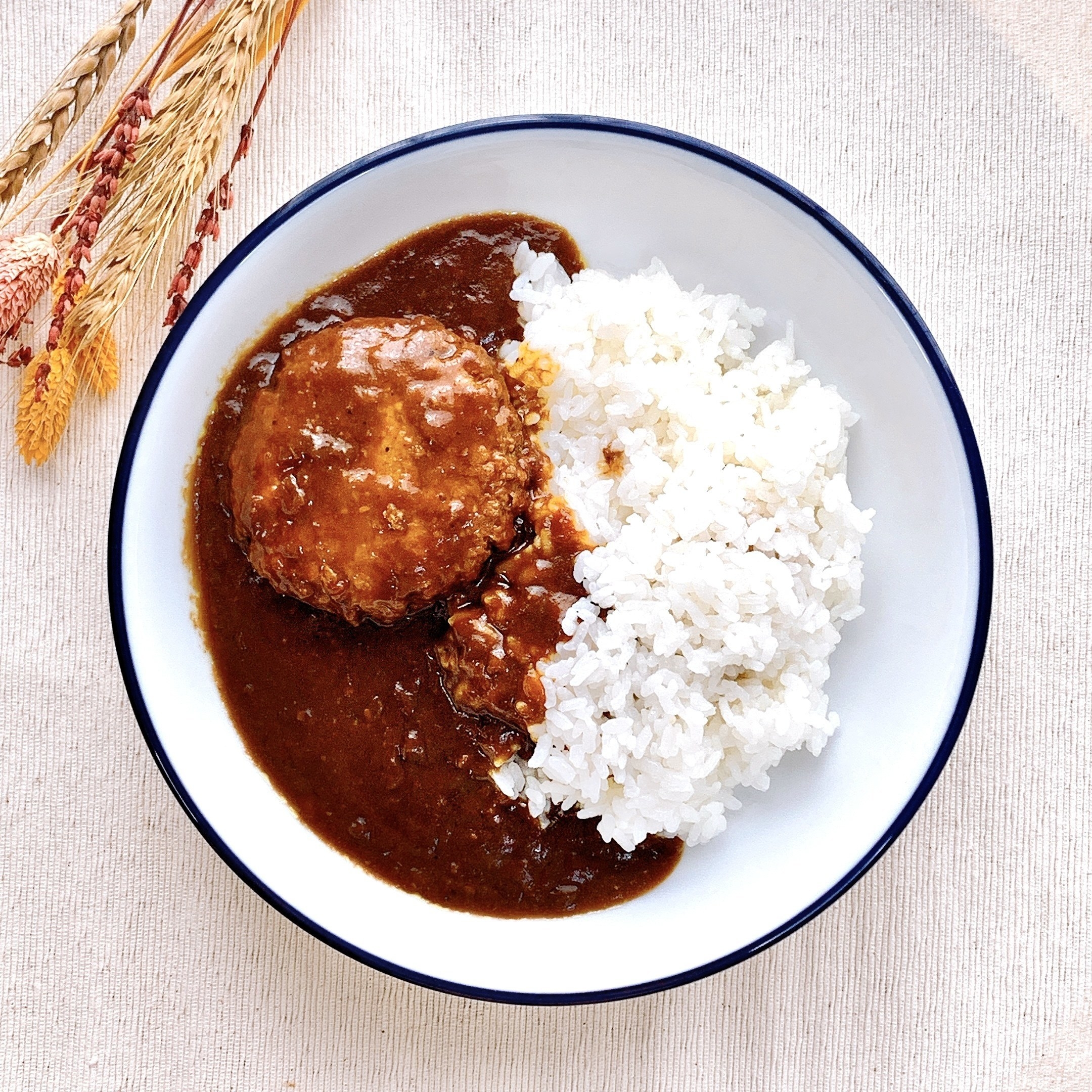 無印良品のおすすめレトルト食品「素材を生かした ハンバーグのデミグラスソースカレー」