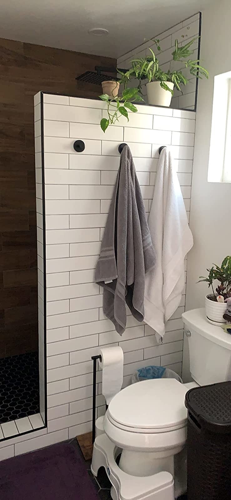 Reviewer’s black hooks are shown