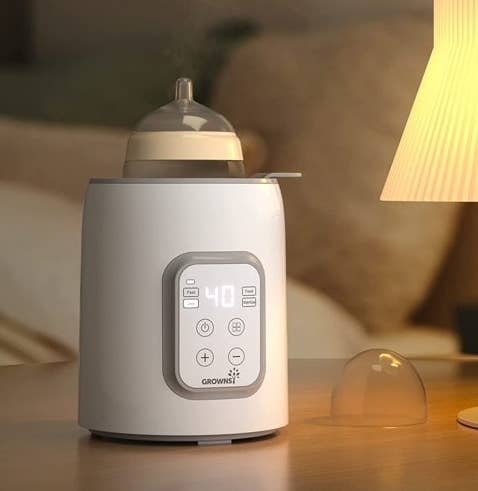 Bottle warms successful the warmer