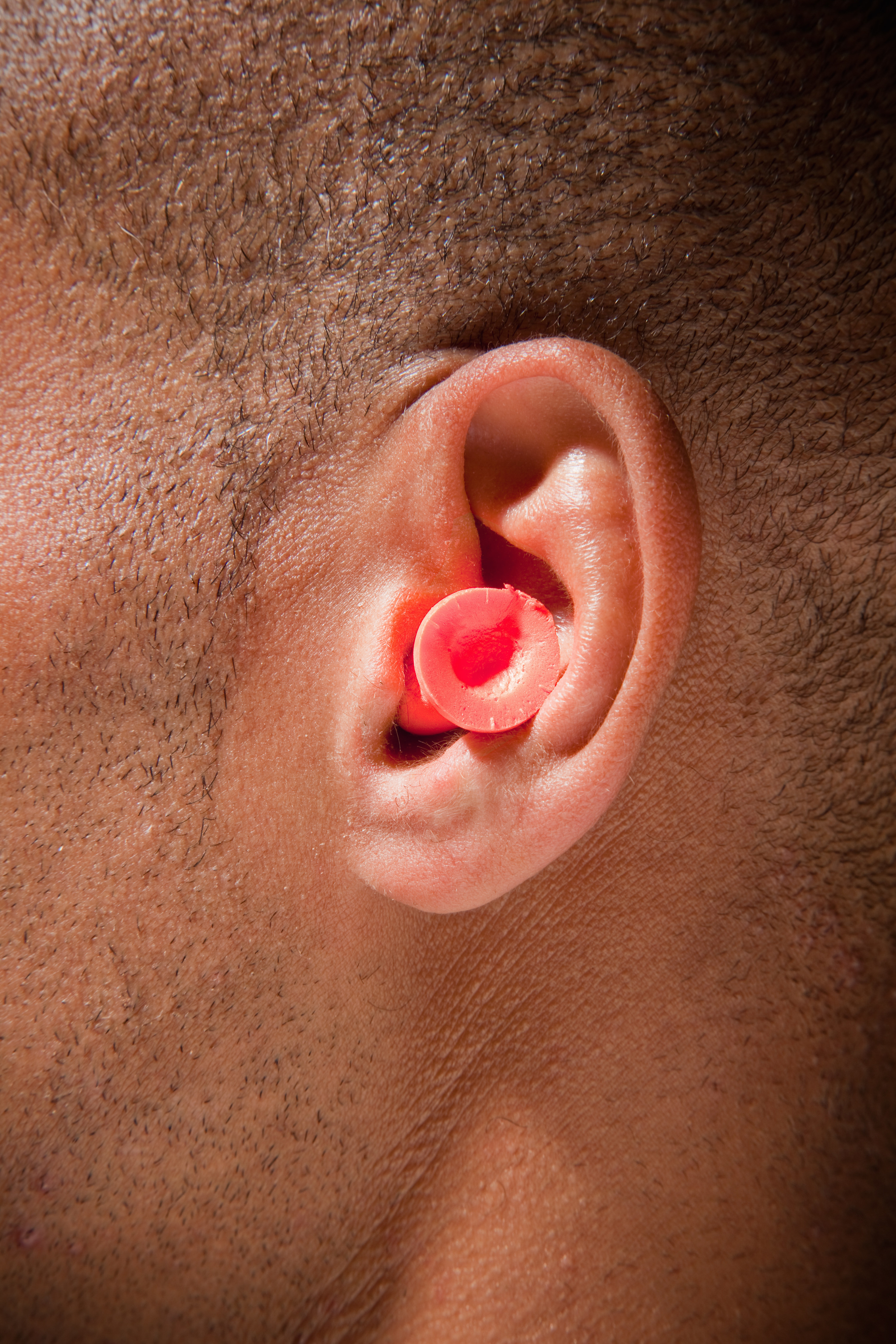 a ear plug in a person&#x27;s ear