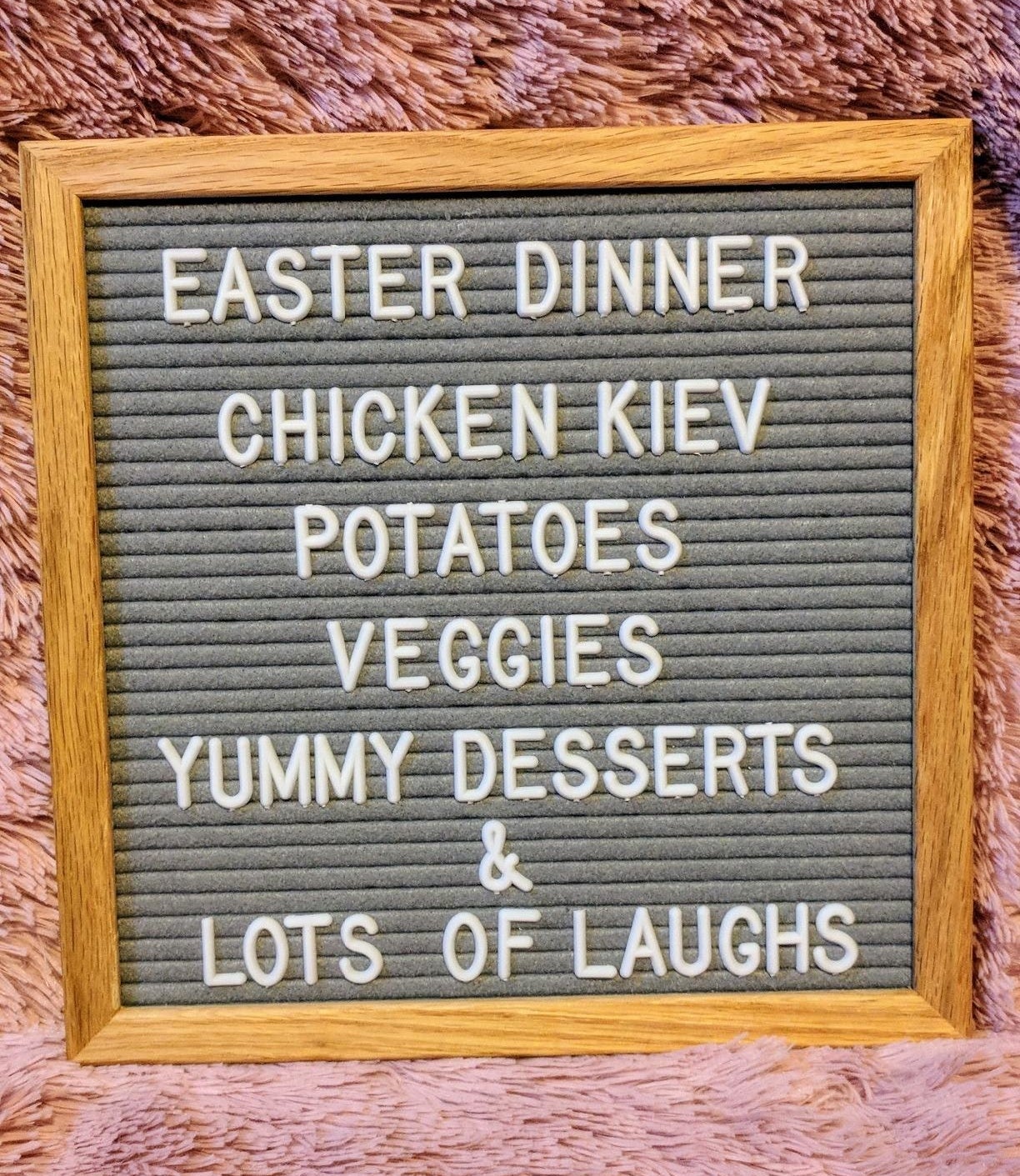 Reviewer photo of the felt letterboard with a menu written out