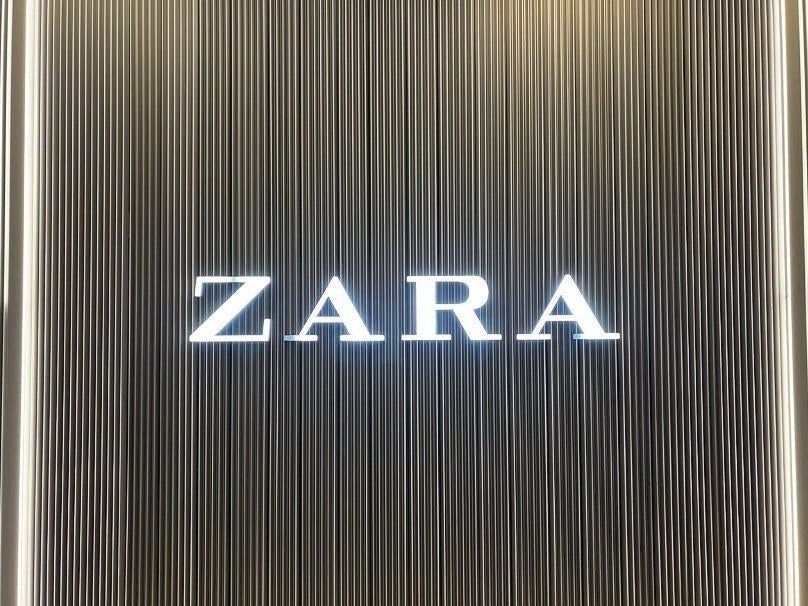 他のサイトで取引中‼️非常に入手困難‼️【日本完売 2023-24新作 ZARAバッグ】正規品 ZARA HOME」の日本限定バッグ - ブルーのボタニカル柄にタッセルを配
