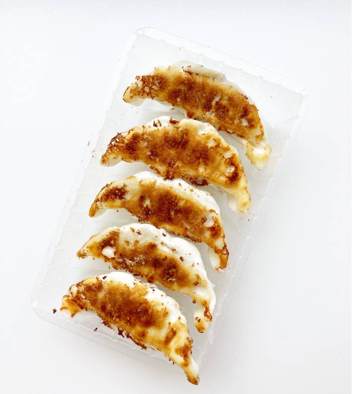 LAWSON（ローソン）の激うま中華「ジューシー焼餃子」