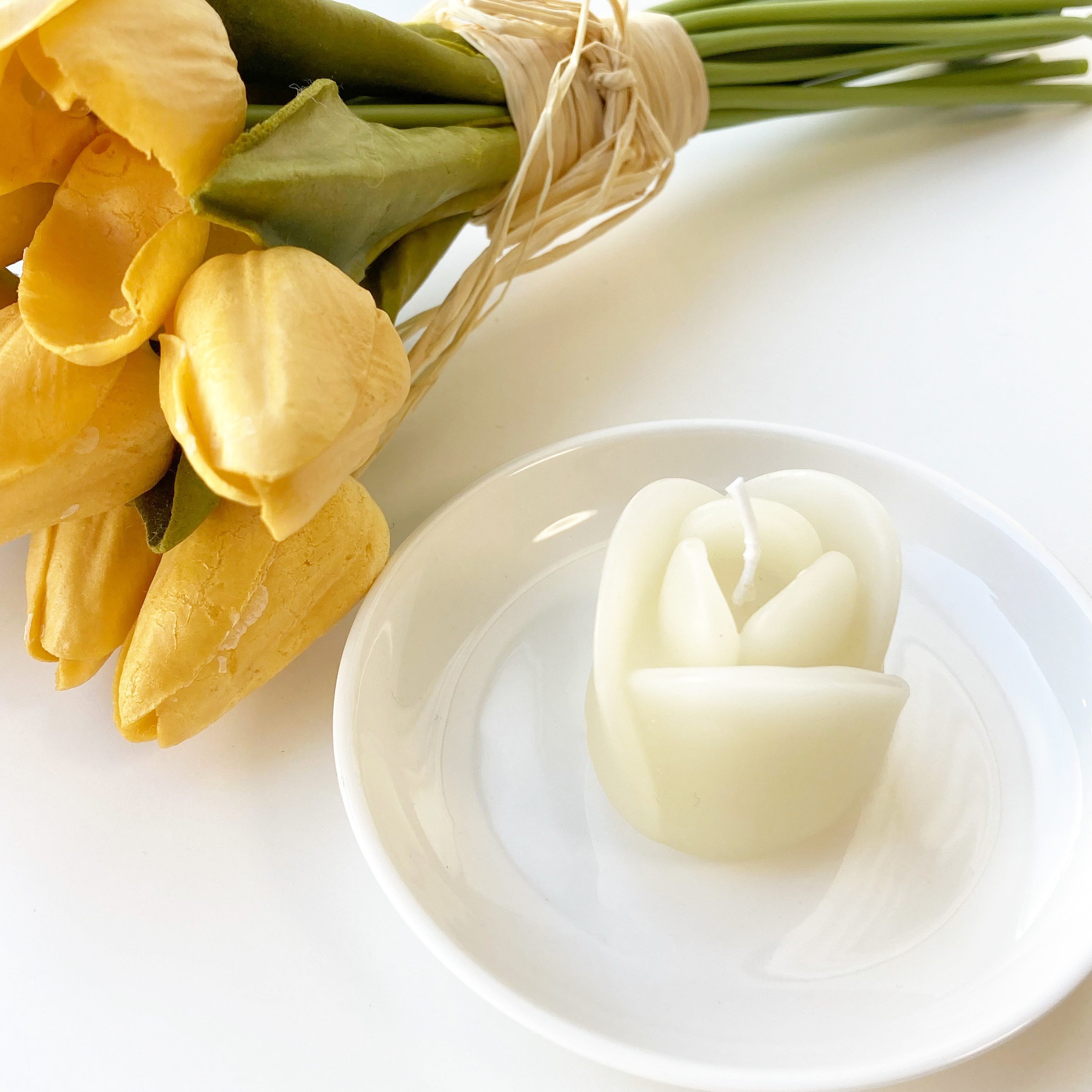 DAISO(ダイソー)の高見えキャンドル「キャンドル(チューリップ、ウォームグレー)」