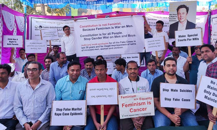 Photo of SIFF members holding placards