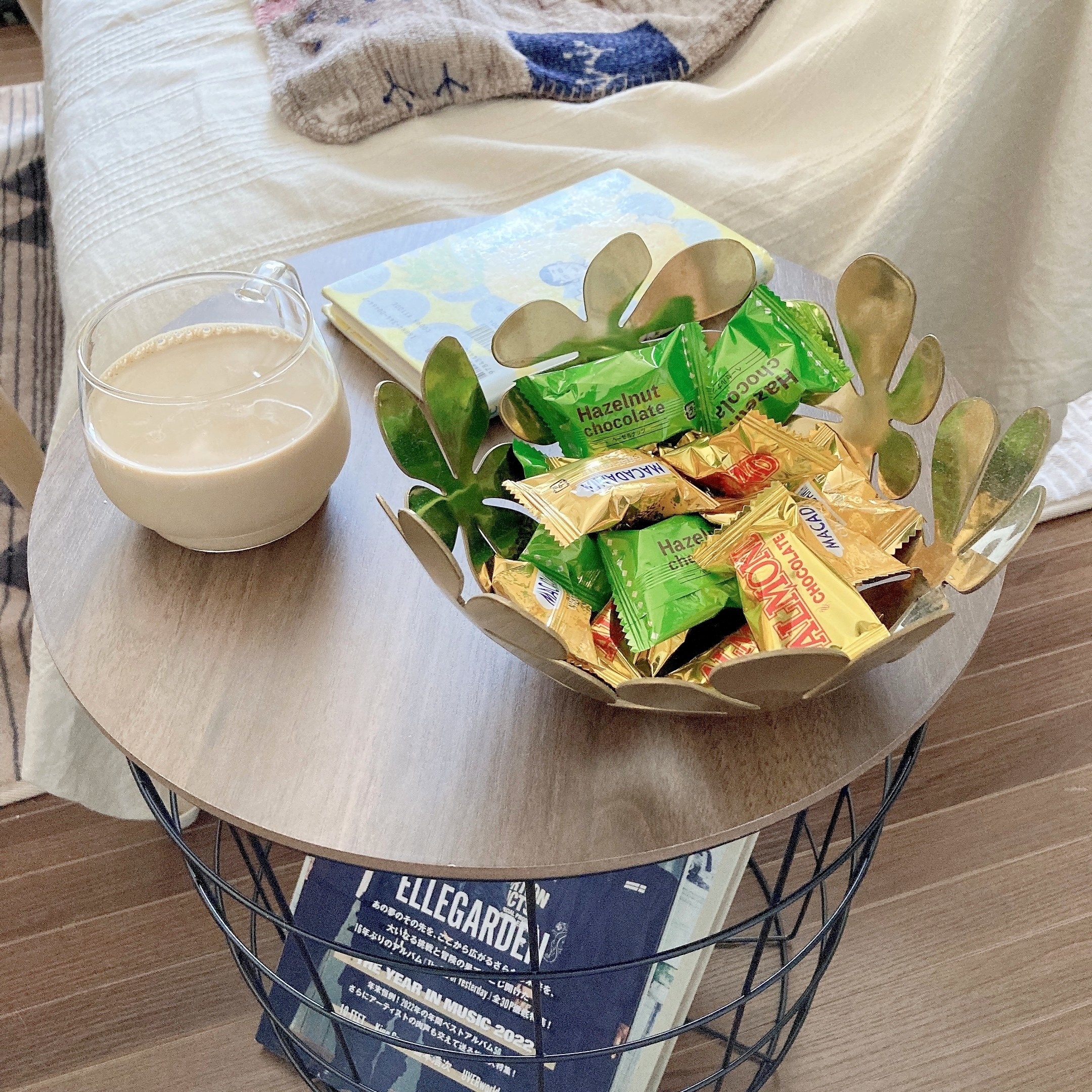 ニトリのオススメのインテリア雑貨「ワイヤーテーブル ハオ（ミドルブラウン）」