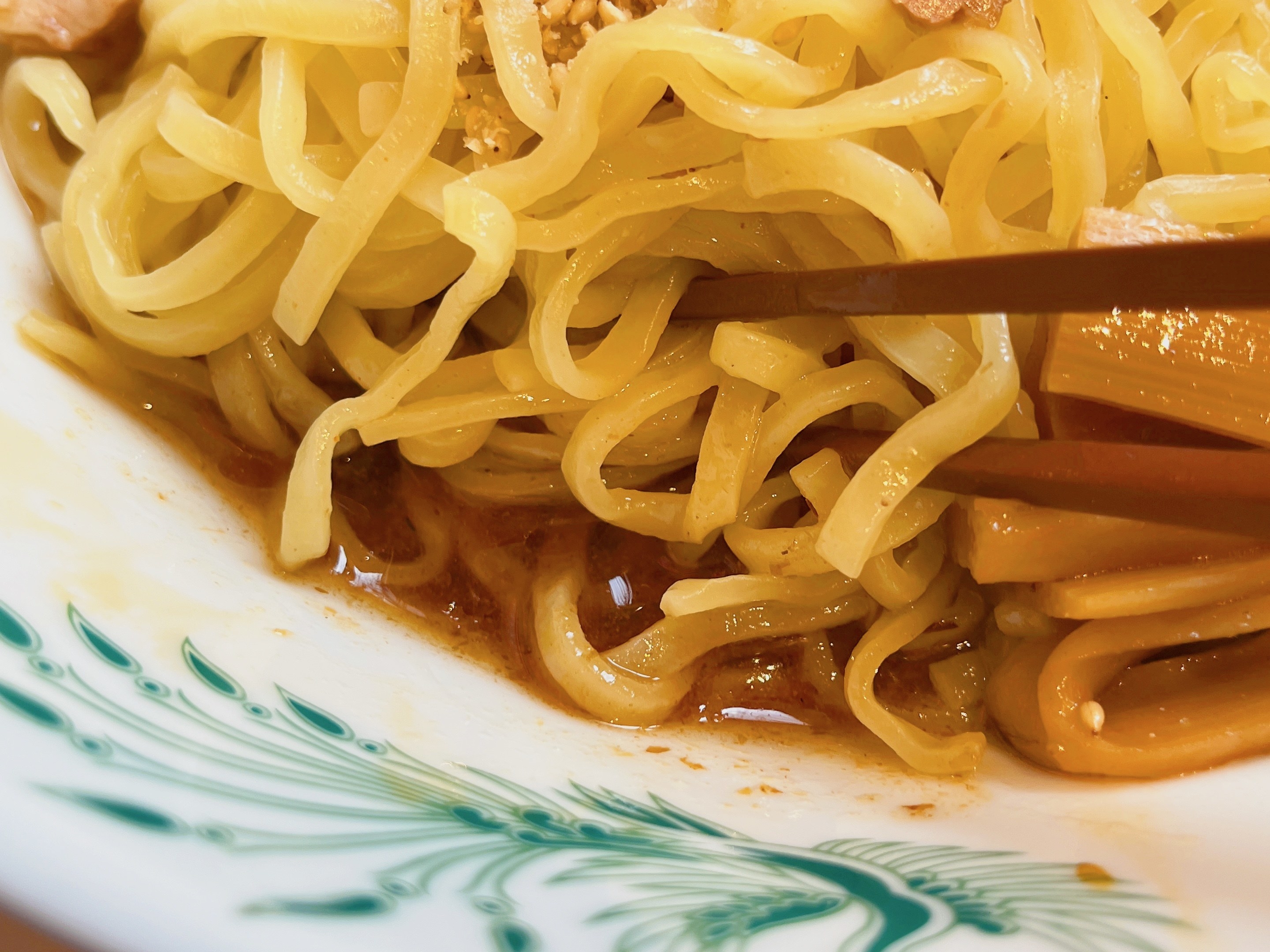 日高屋のオススメの定番メニュー「汁なしラーメン（油そば）」